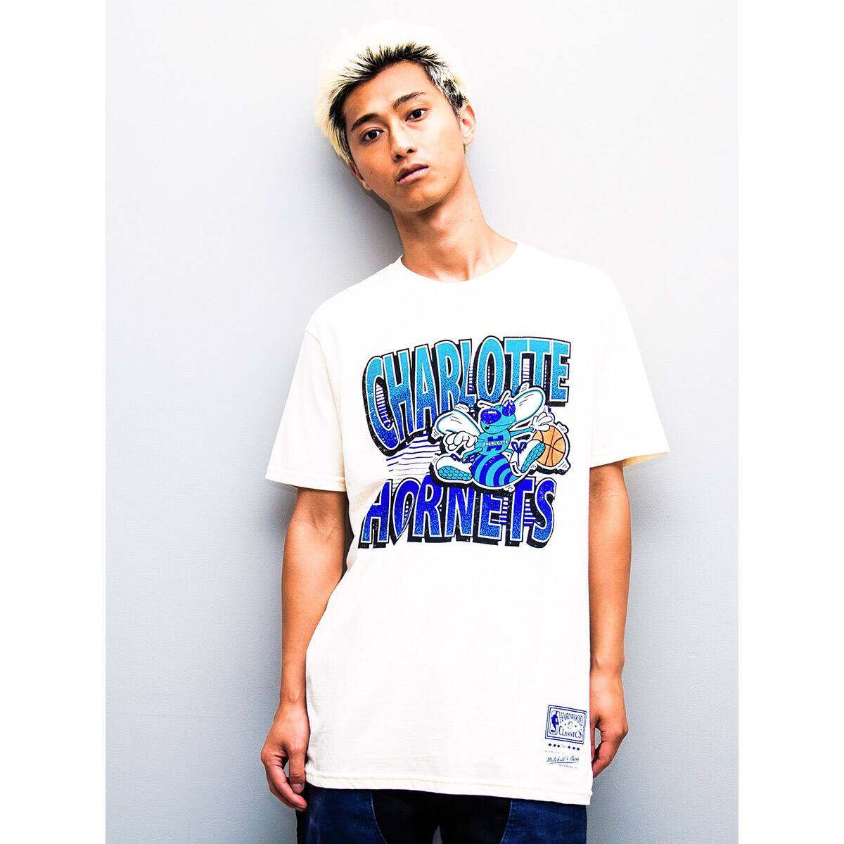 Mitchell & Ness NBA INCLINE STACKED TEE HORNETS CREAM 23SS-Iの画像