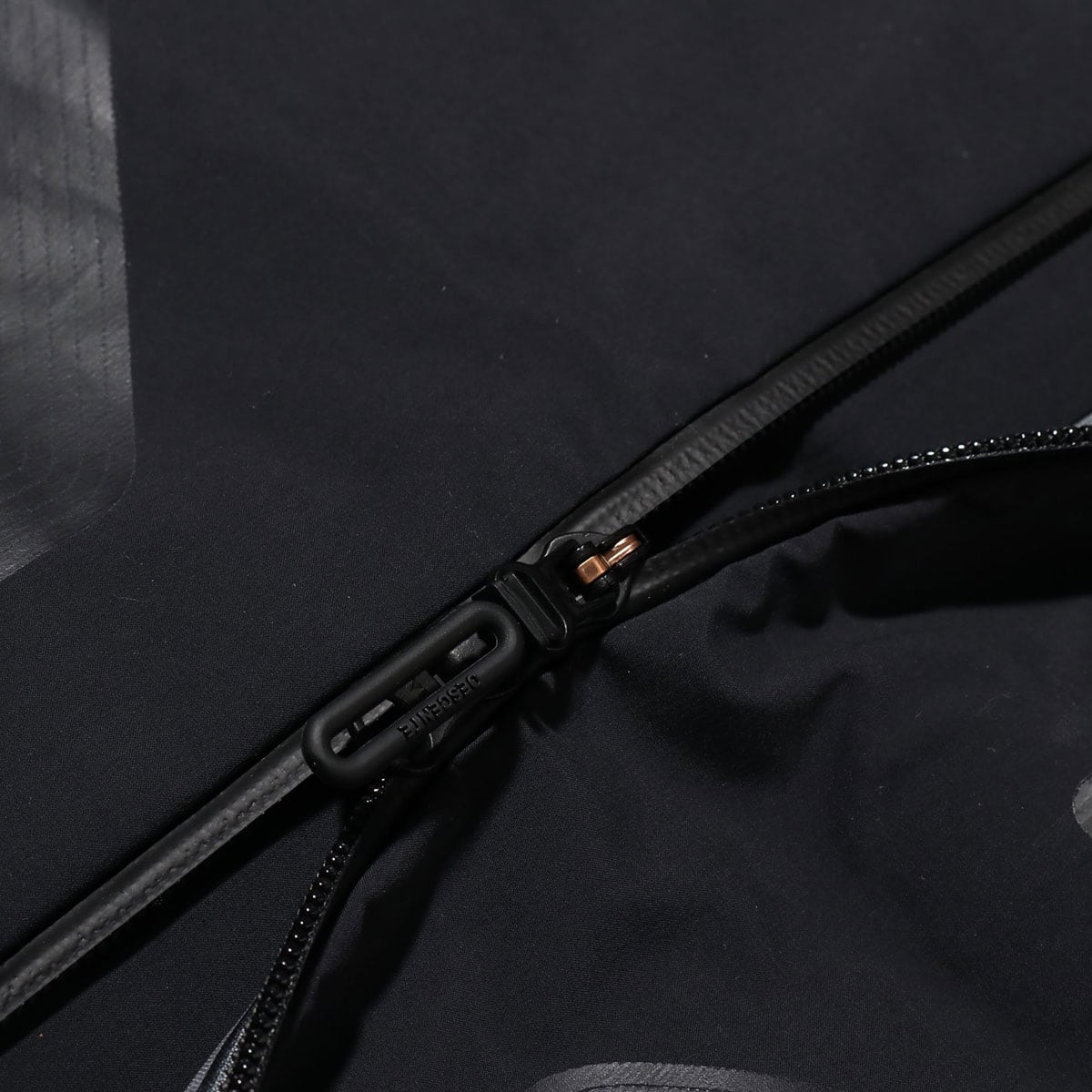 DESCENTE ALLTERRAIN STREAMLINE HARD SHELL JACKET BLACK 19SP-Iの画像