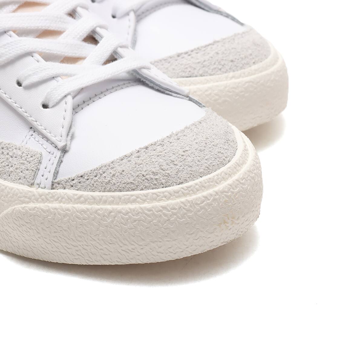 NIKE W BLAZER LOW '77 WHITE/BLACK-SAIL-WHITEの画像