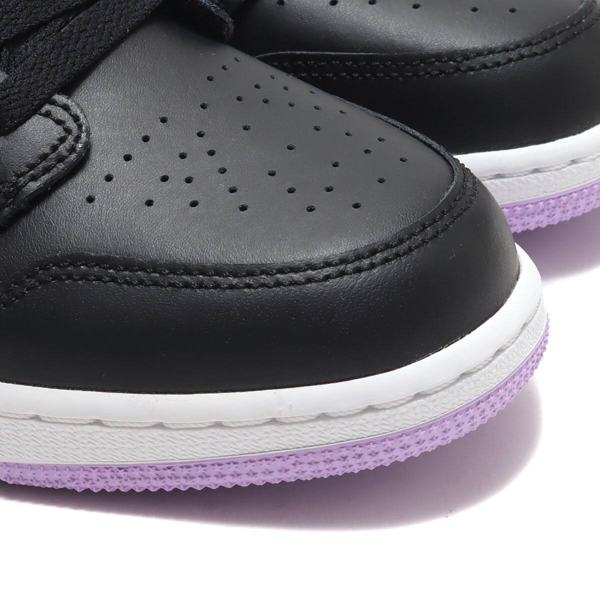 JORDAN BRAND AIR JORDAN 1 LOW SE (GS) BLACK/WHITE-LILAC-METALLIC SILVER 21HO-Iの画像