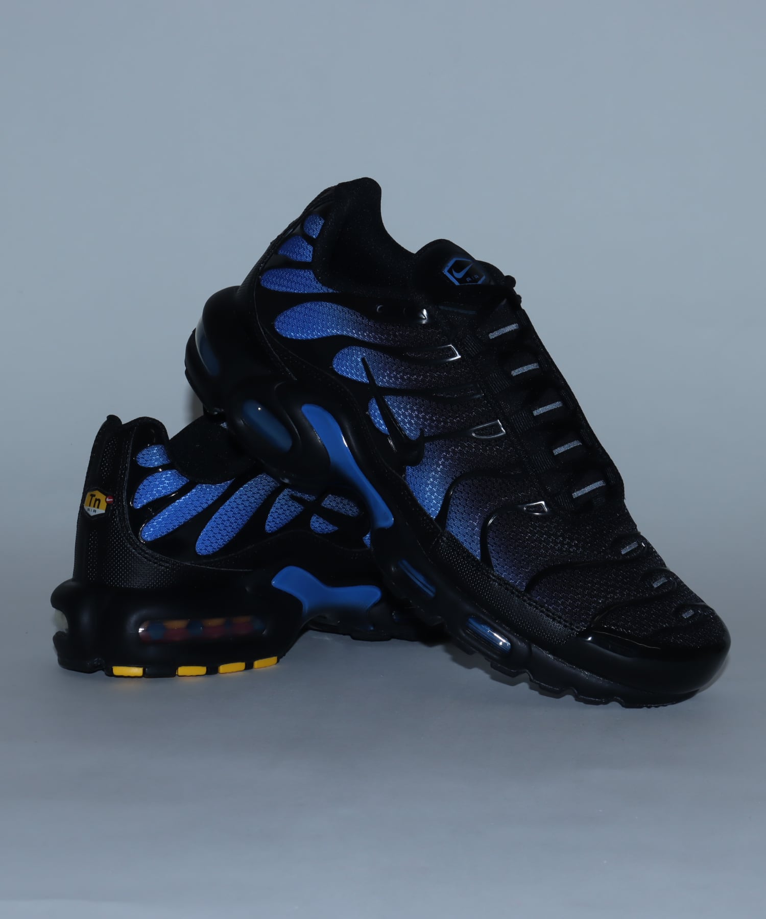 NIKE AIR MAX PLUS BLACK/BLACK-BLUE CRYSTALの画像