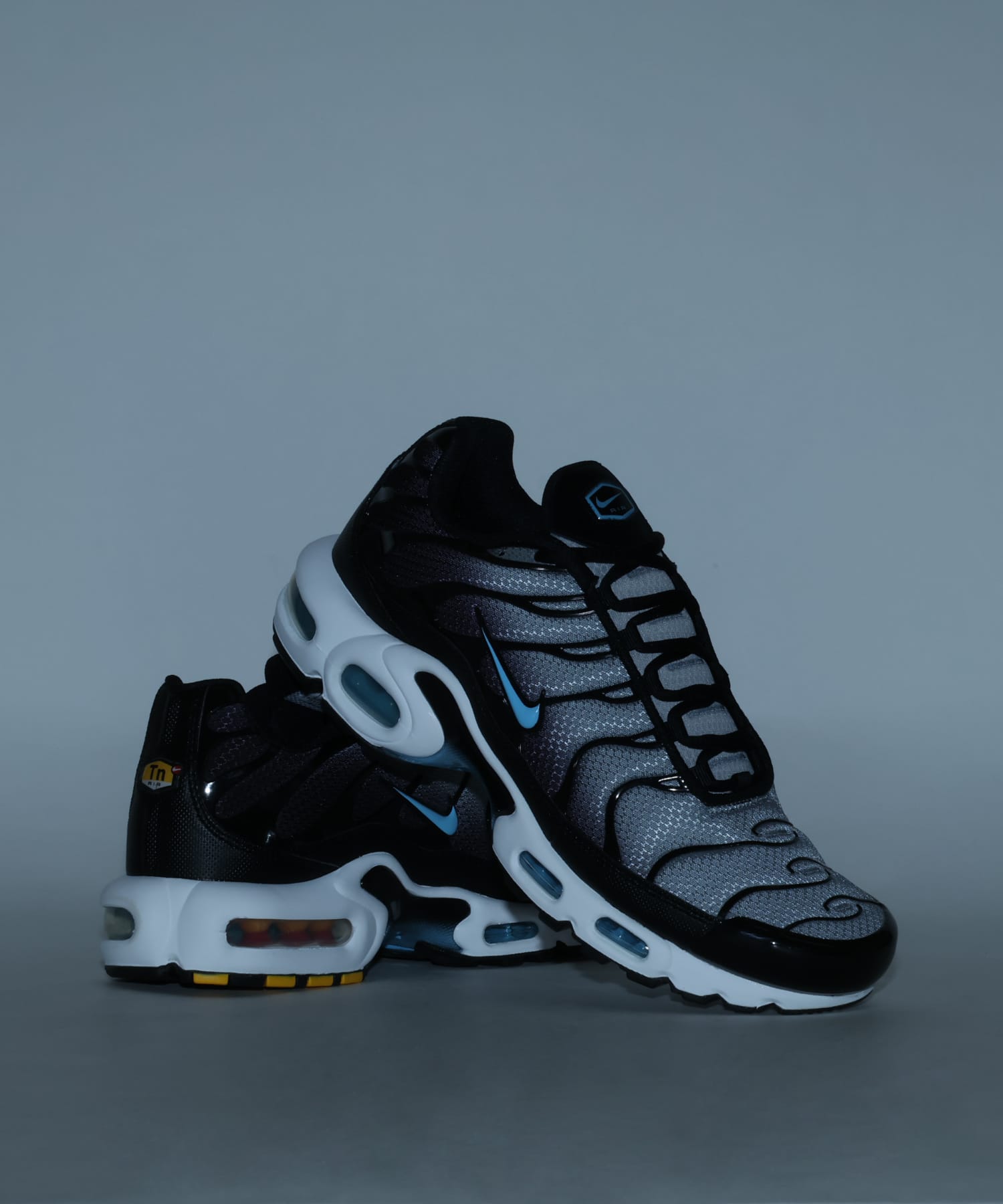 NIKE AIR MAX PLUS BLACK/FOOTBALL BLUE-LT SMOKE GREY-WHITEの画像