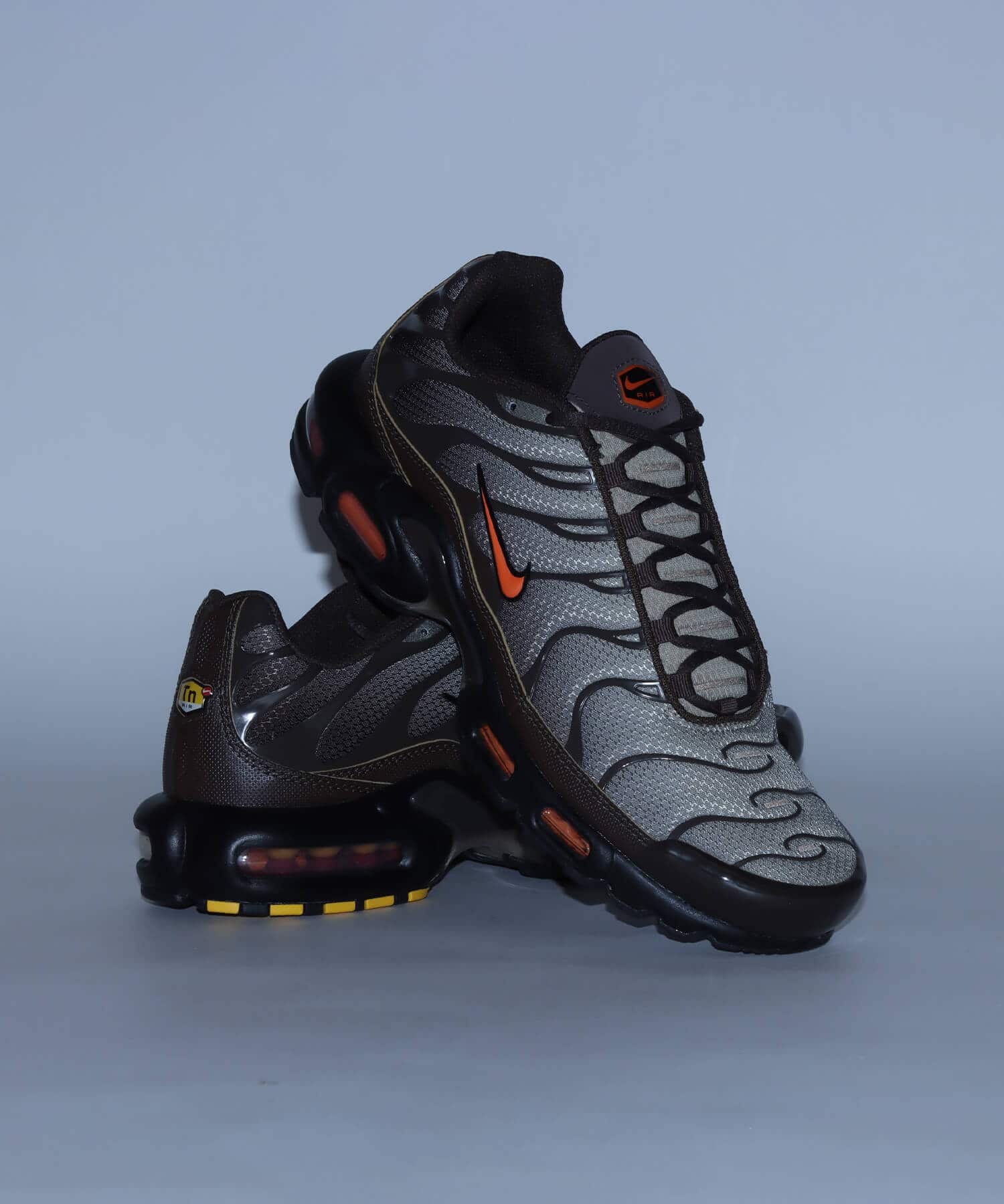 NIKE AIR MAX PLUS BAROQUE BROWN/SAFETY ORANGE-KHAKI-BLACKの画像