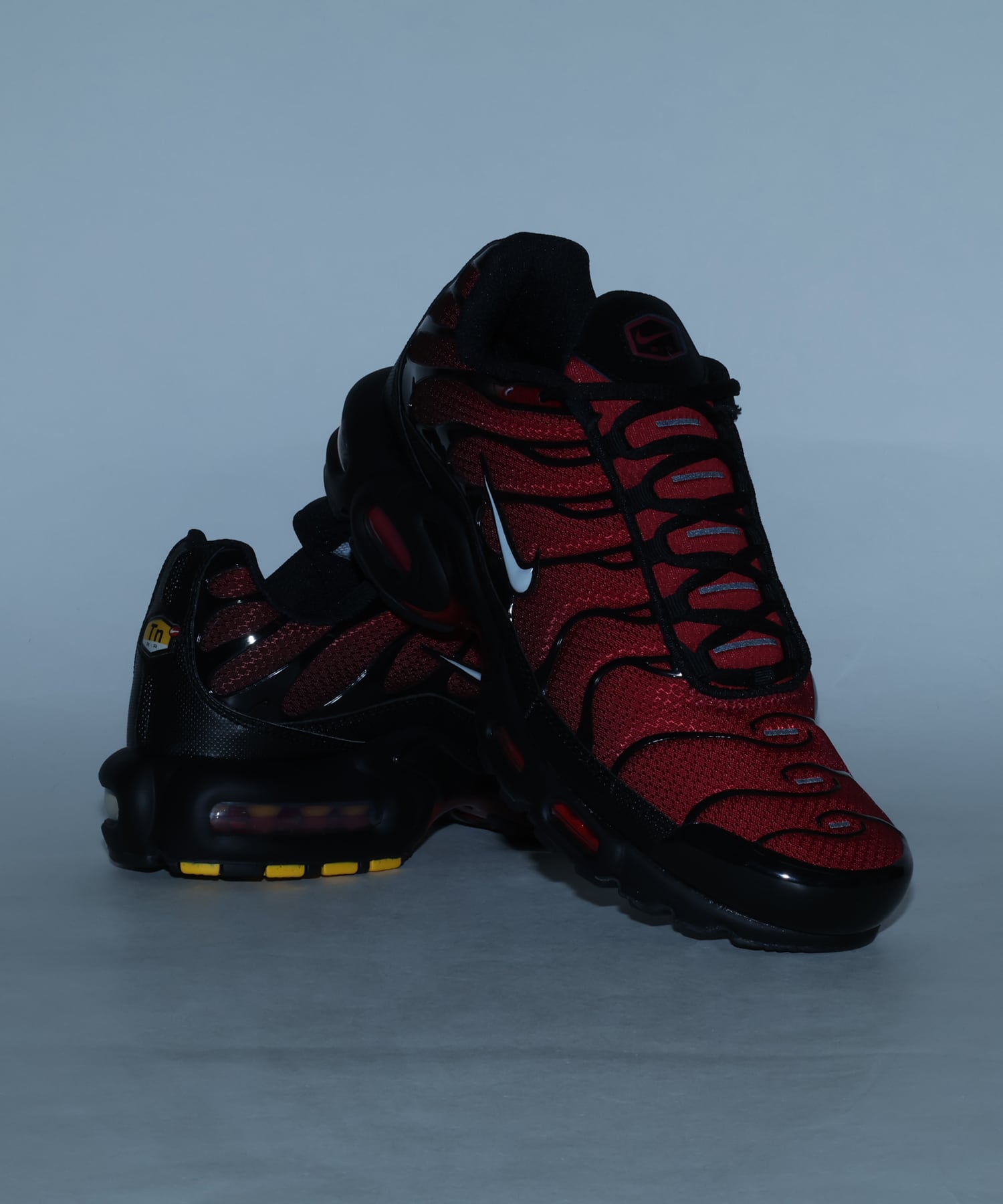 NIKE AIR MAX PLUS TOUGH RED/GREY FOG-BLACK-MYSTIC DATESの画像