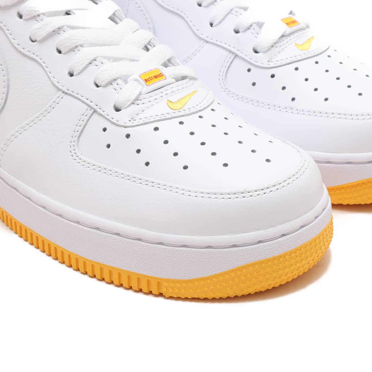 NIKE AIR FORCE 1 LOW RETRO QS WHITE/WHITE-UNIVERSITY GOLD 23FA-S