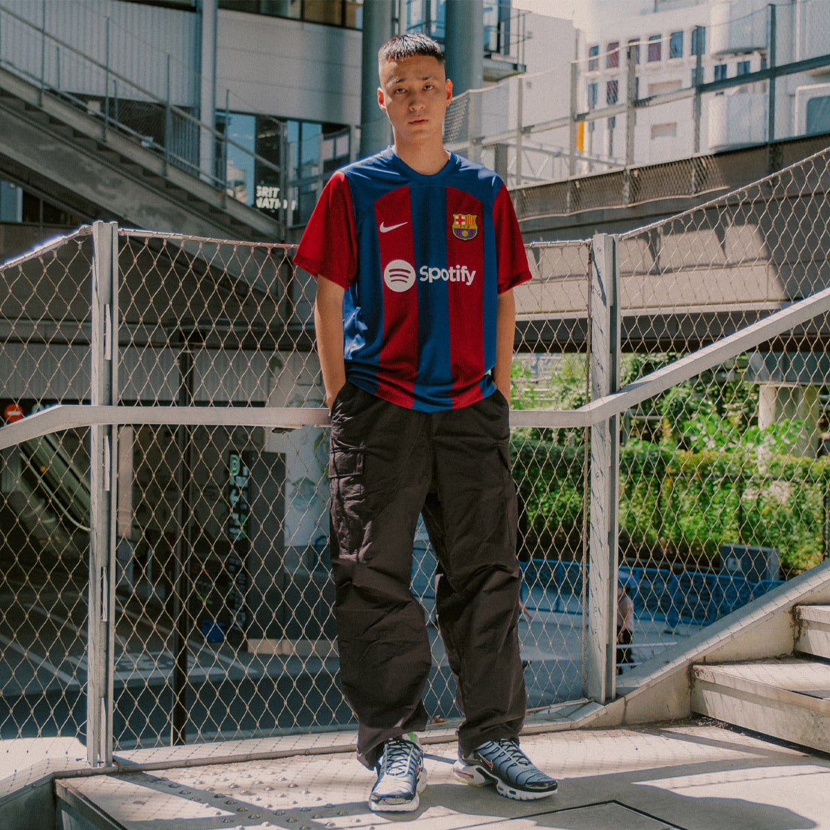 NIKE FCB M NK DF STAD JSY SS HM DEEP ROYAL BLUE/NOBLE RED/WHITE 23FA-Sの画像
