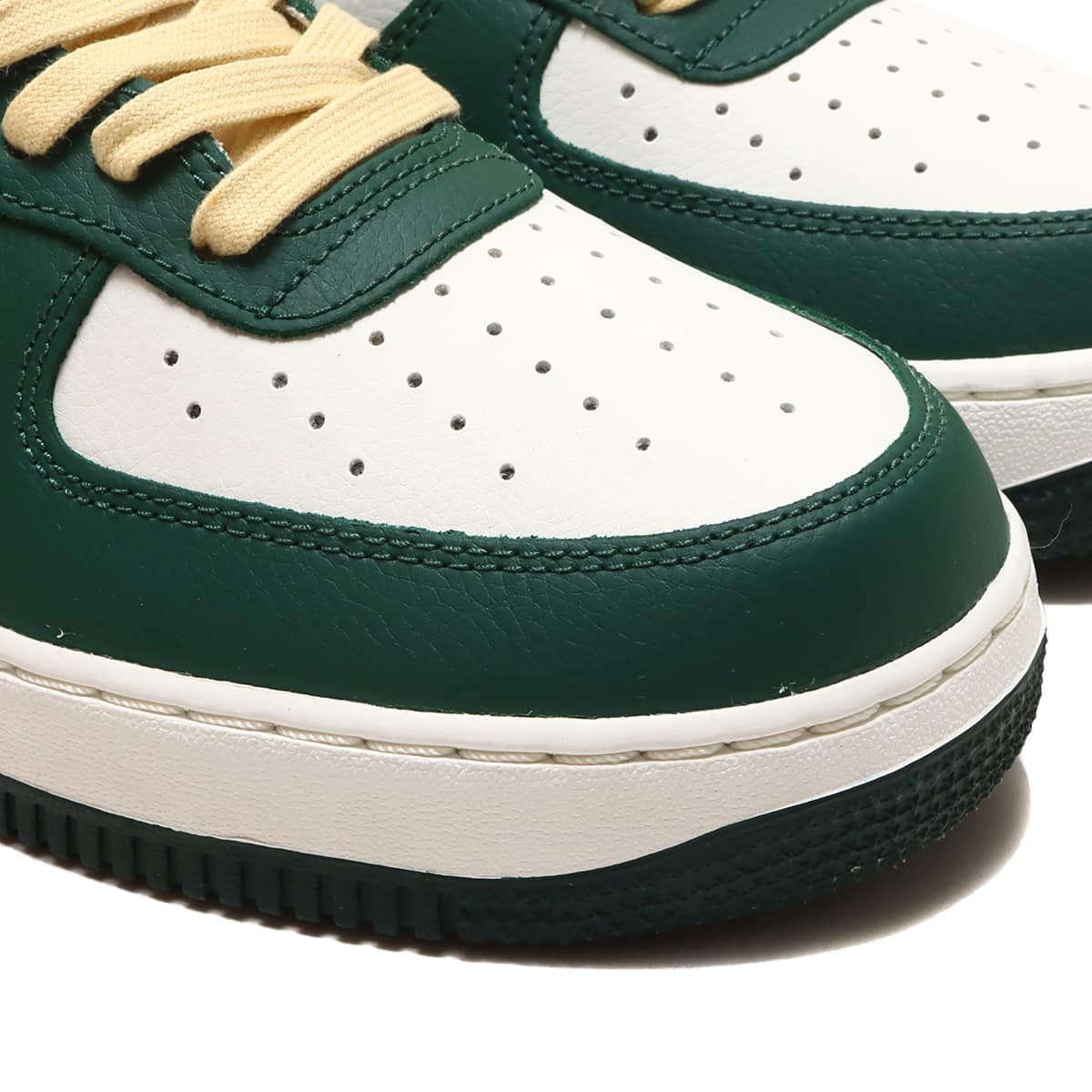 NIKE AIR FORCE 1 '07 LV8 SAIL/NOBLE GREEN-OPTI YELLOW-PICANTE RED