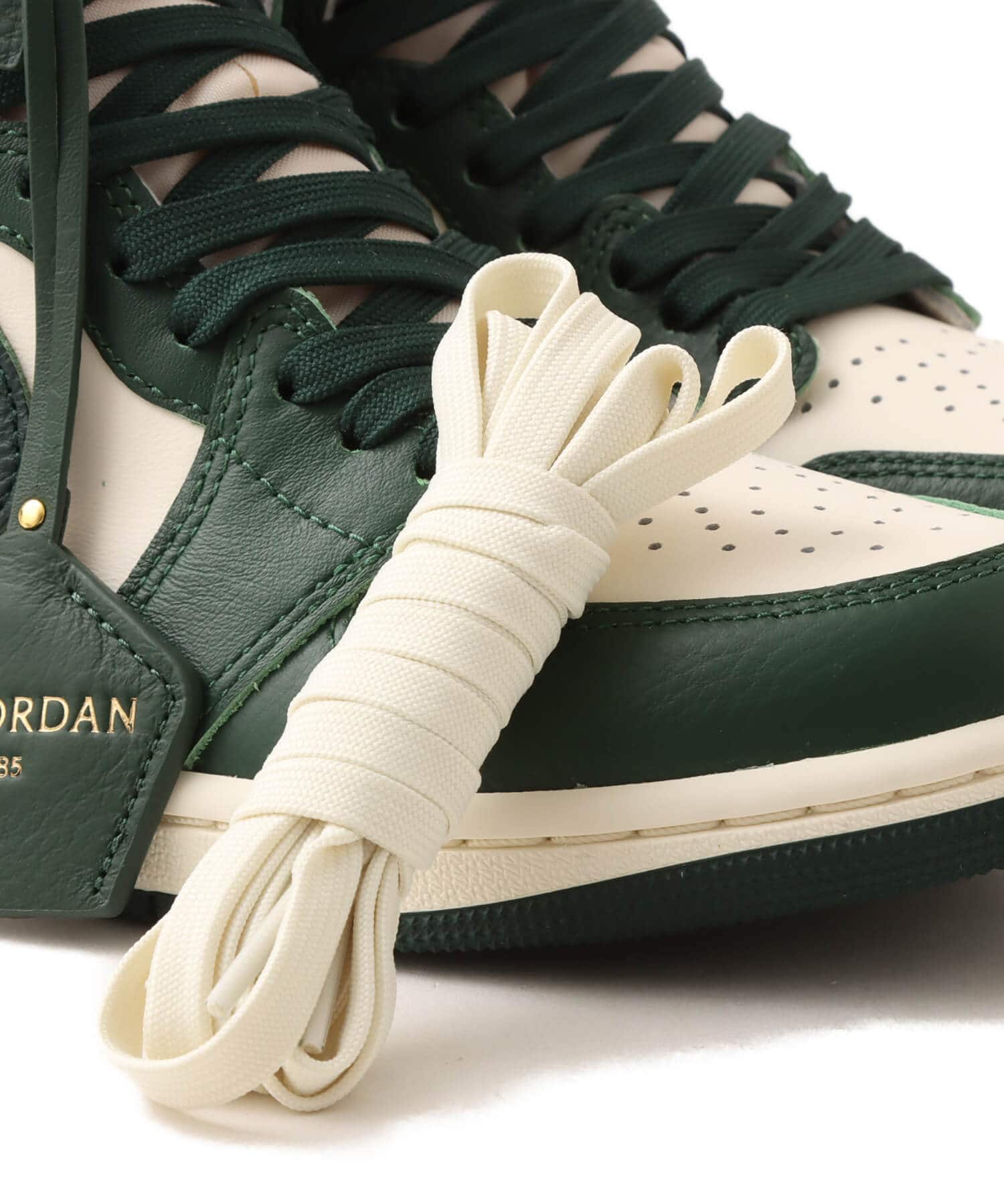 JORDAN BRAND WMNS AIR JORDAN 1 RETRO HI OG PALE IVORY/PRO GREEN-FIR-COCONUT MILKの画像