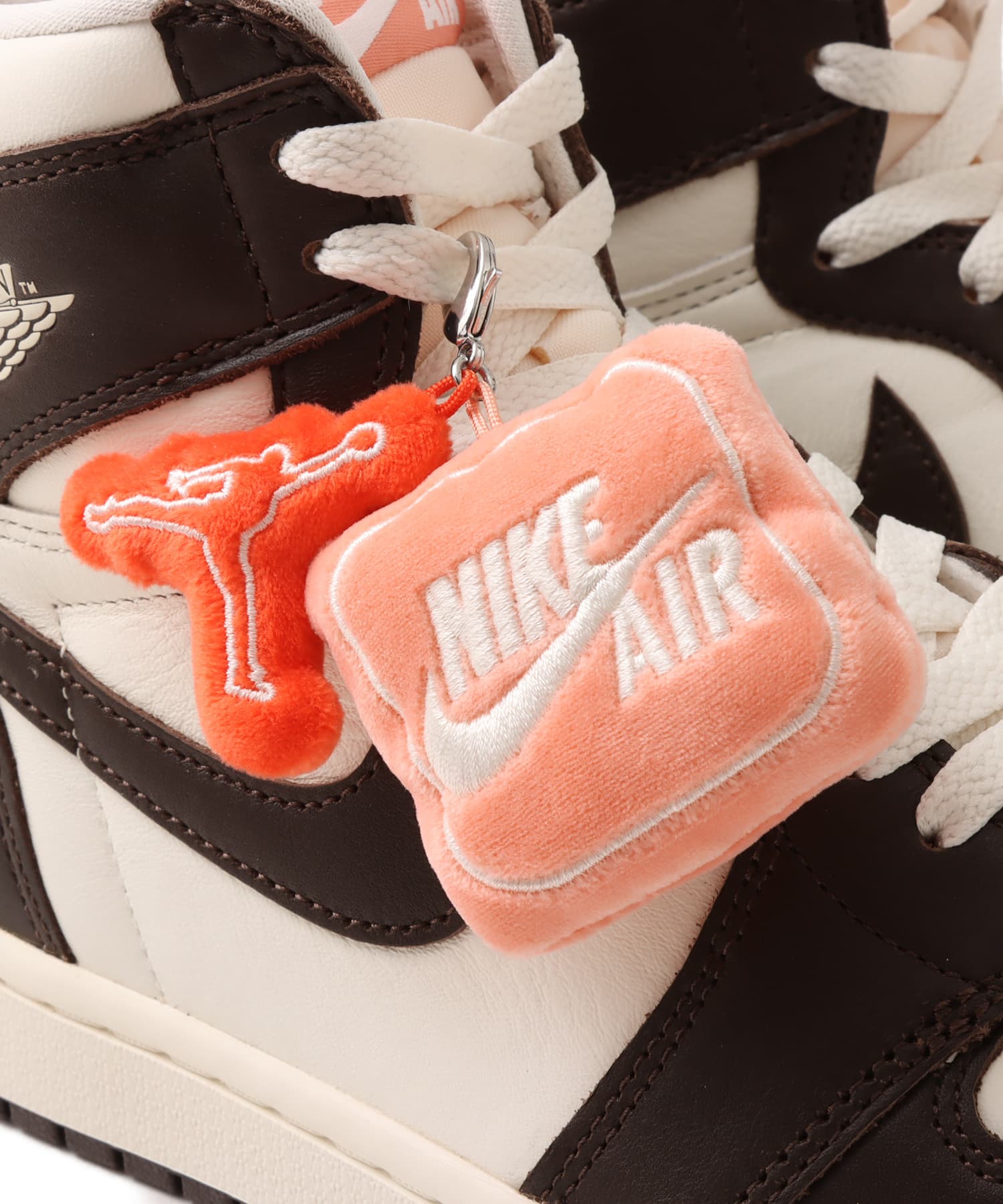 JORDAN BRAND WMNS AIR JORDAN 1 RETRO HI OG BAROQUE BROWN/SAIL-LT MADDER ROOTの画像