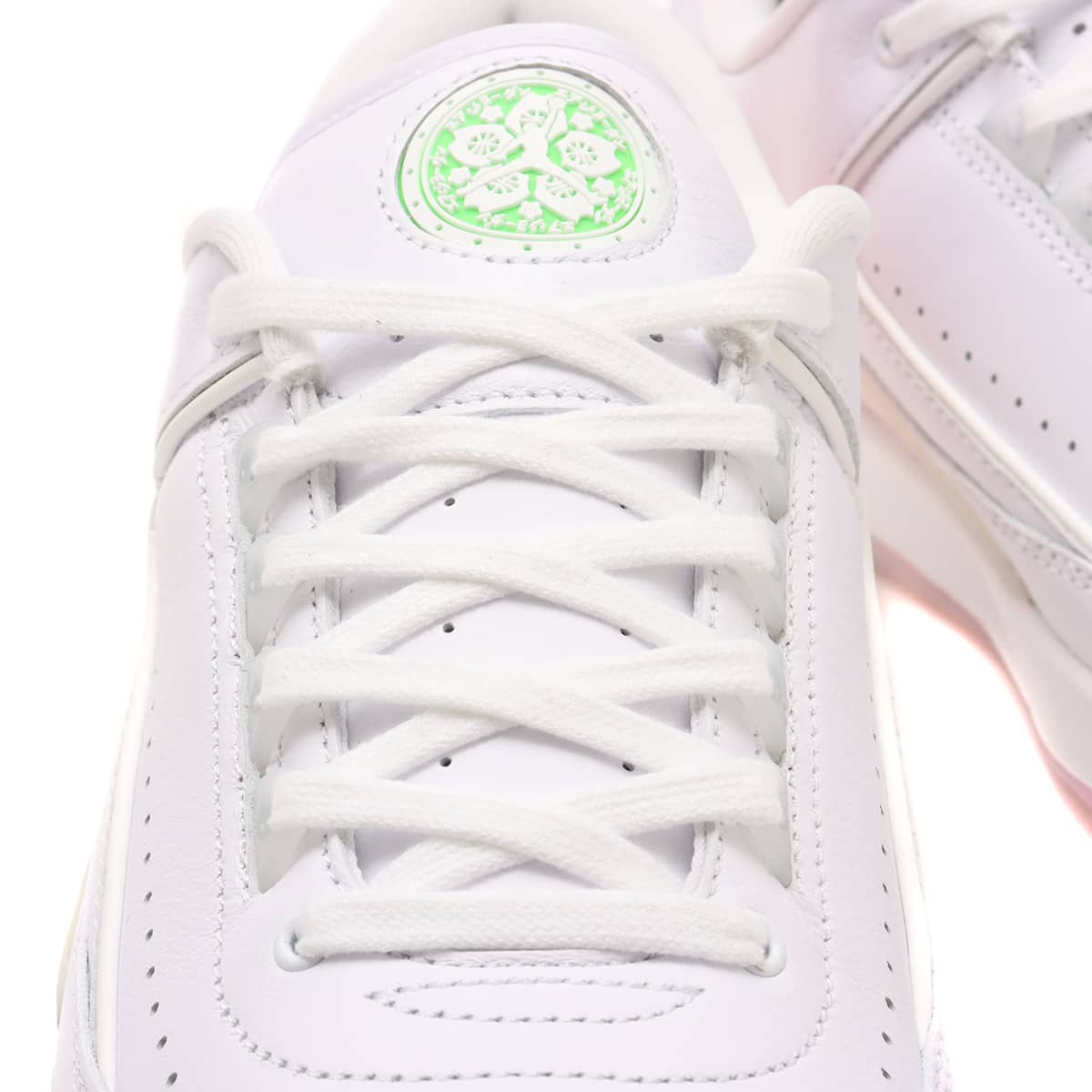 JORDAN BRAND AIR JORDAN 2 RETRO LOW CH BLSM WHITE/GREEN STRIKE-PLAYFUL PINKの画像