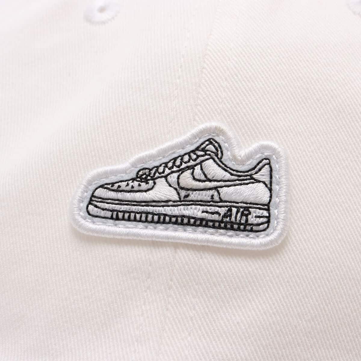 NIKE U NK CLUB CAP U CB AF1 PTCH L WHITE の画像