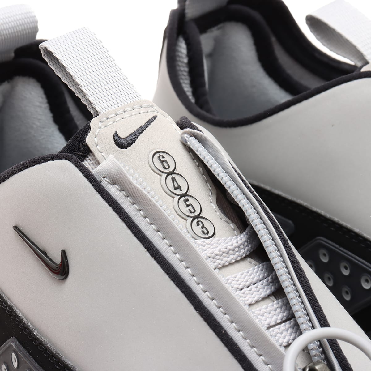 NIKE W AIR MAX SNDR SILVER/BLACK-WHITE-ANTHRACITEの画像