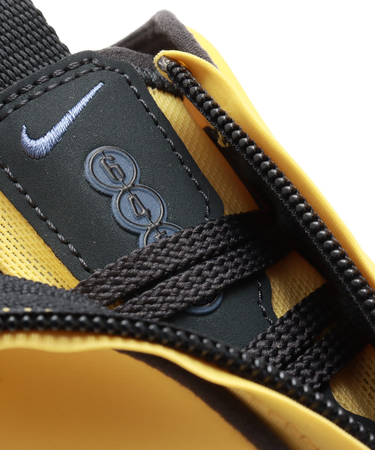 NIKE W AIR MAX SNDR SATURN GOLD/OFF NOIR-DIFFUSED BLUE-BLACKの画像