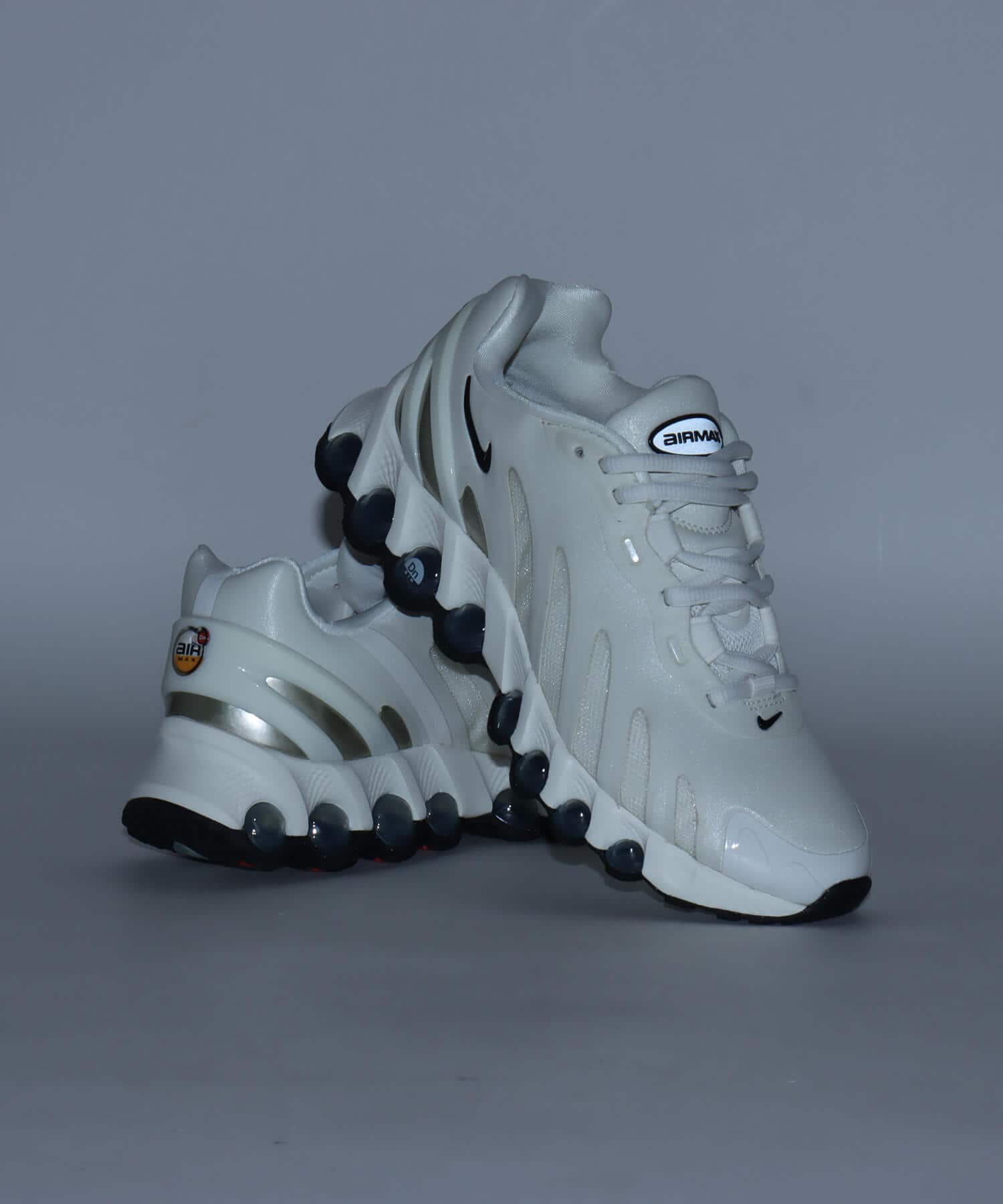 NIKE W AIR MAX DN8 SAIL/BLACK-FOSSILの画像