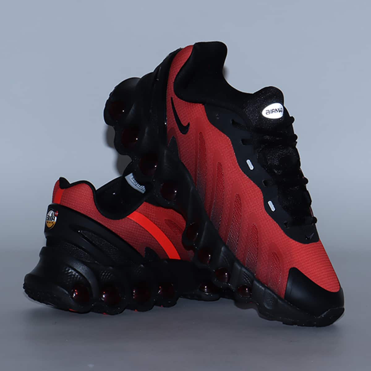 NIKE AIR MAX DN8 (GS) BLACK/BLACK-UNIVERSITY REDの画像