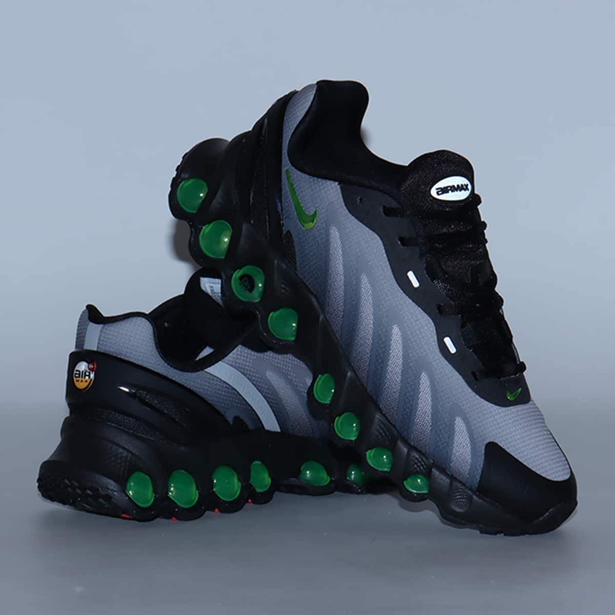 NIKE AIR MAX DN8 (GS) BLACK/VOLT-LT SMOKE GREY-BLACKの画像