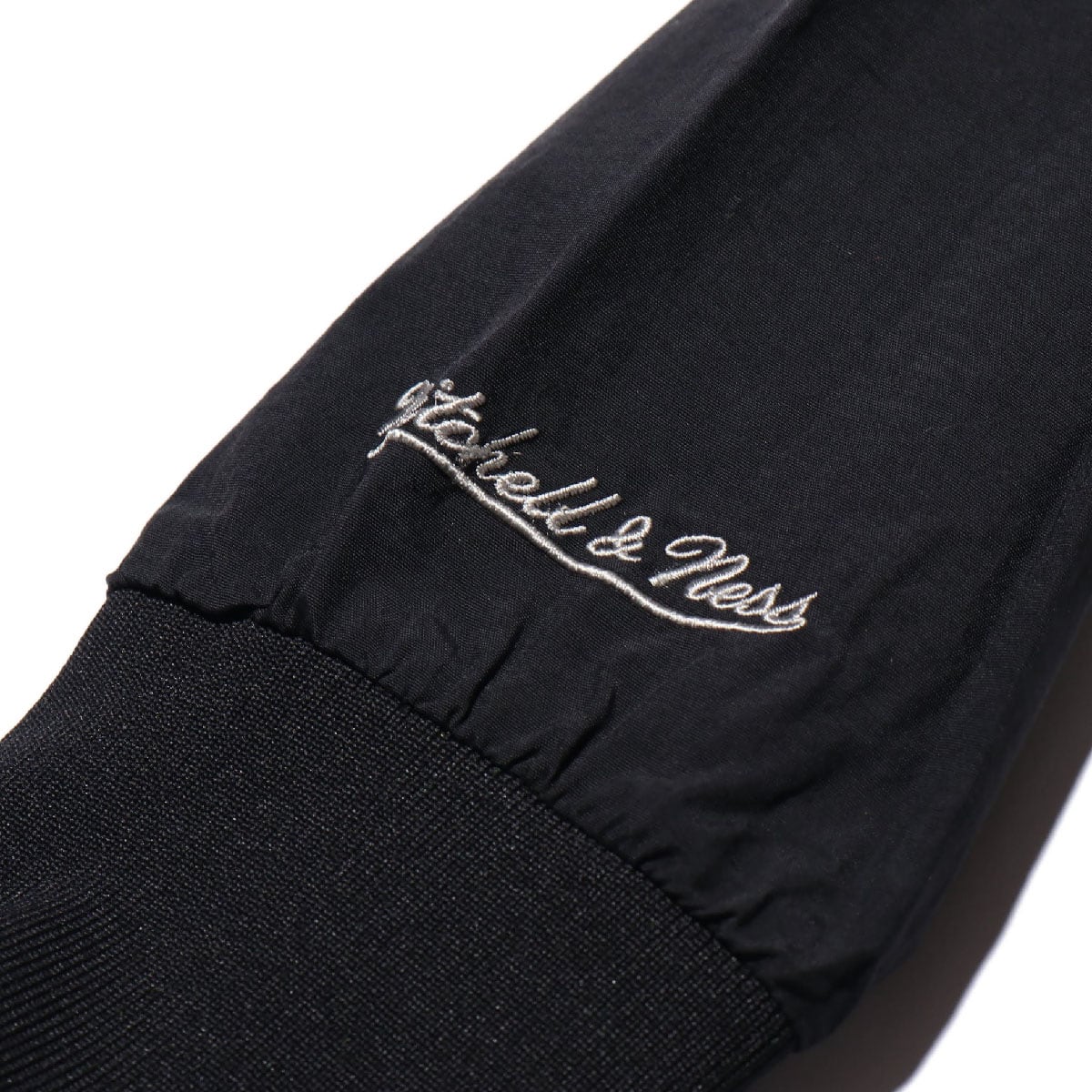 Mitchell & Ness HALF ZIP ANORAK BLK REFLECTIVE/CHICAGO BULLS BLACK 19FW-Iの画像