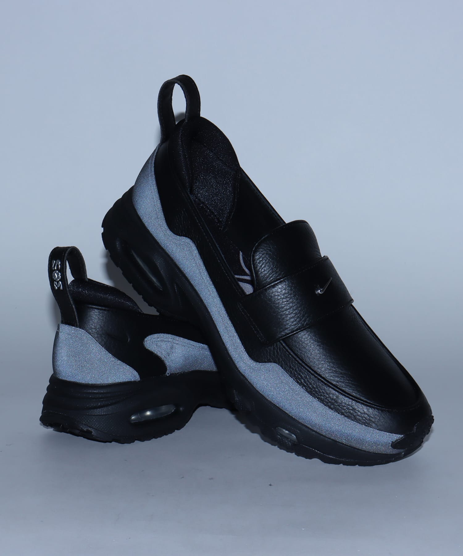NIKE W AIR MAX PHENOMENA SWDC BLACK/METALLIC SILVER-METALLIC SILVERの画像