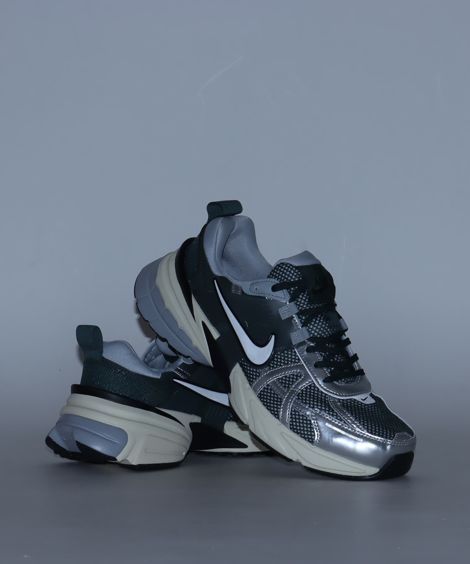 NIKE V2K RUN VINTAGE GREEN/VINTAGE GREENの画像