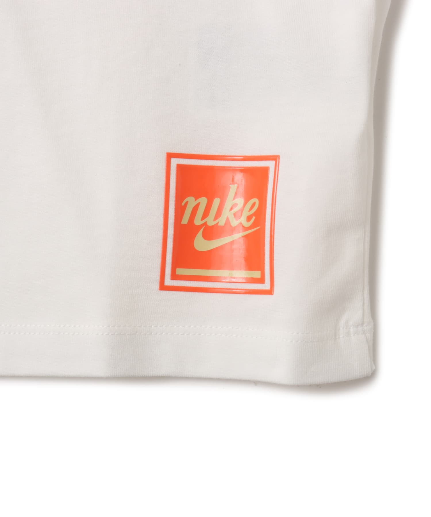 NIKE AS W NSW CLUB SS TEE MOTO RGR WHITEの画像