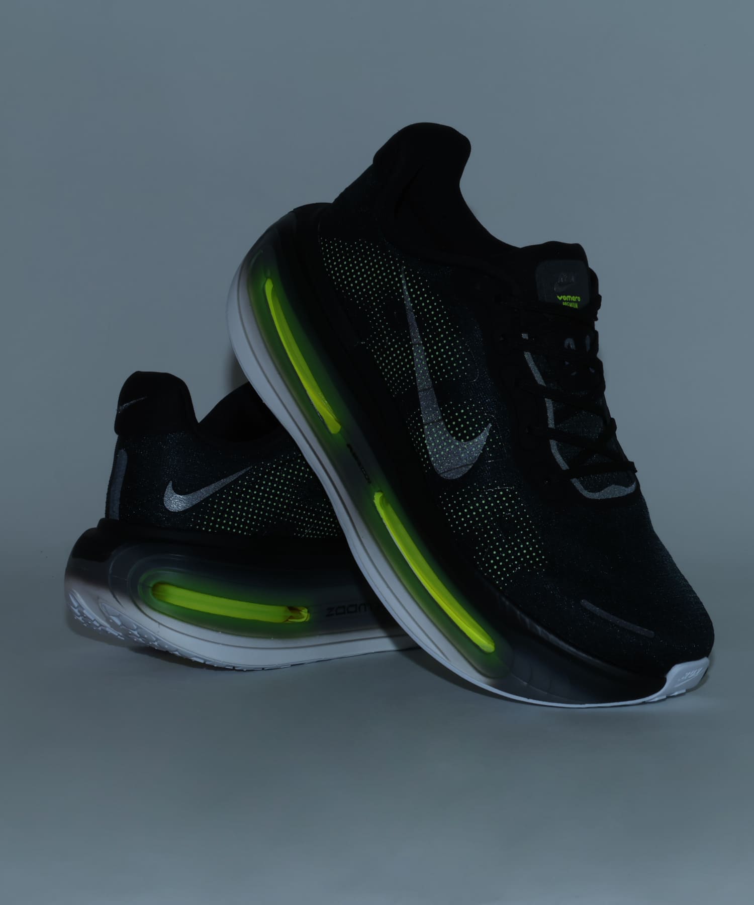 NIKE VOMERO PREMIUM BLACK/MTLC DK GREY-ANTHRACITE-LEMON VENOM-WHITEの画像