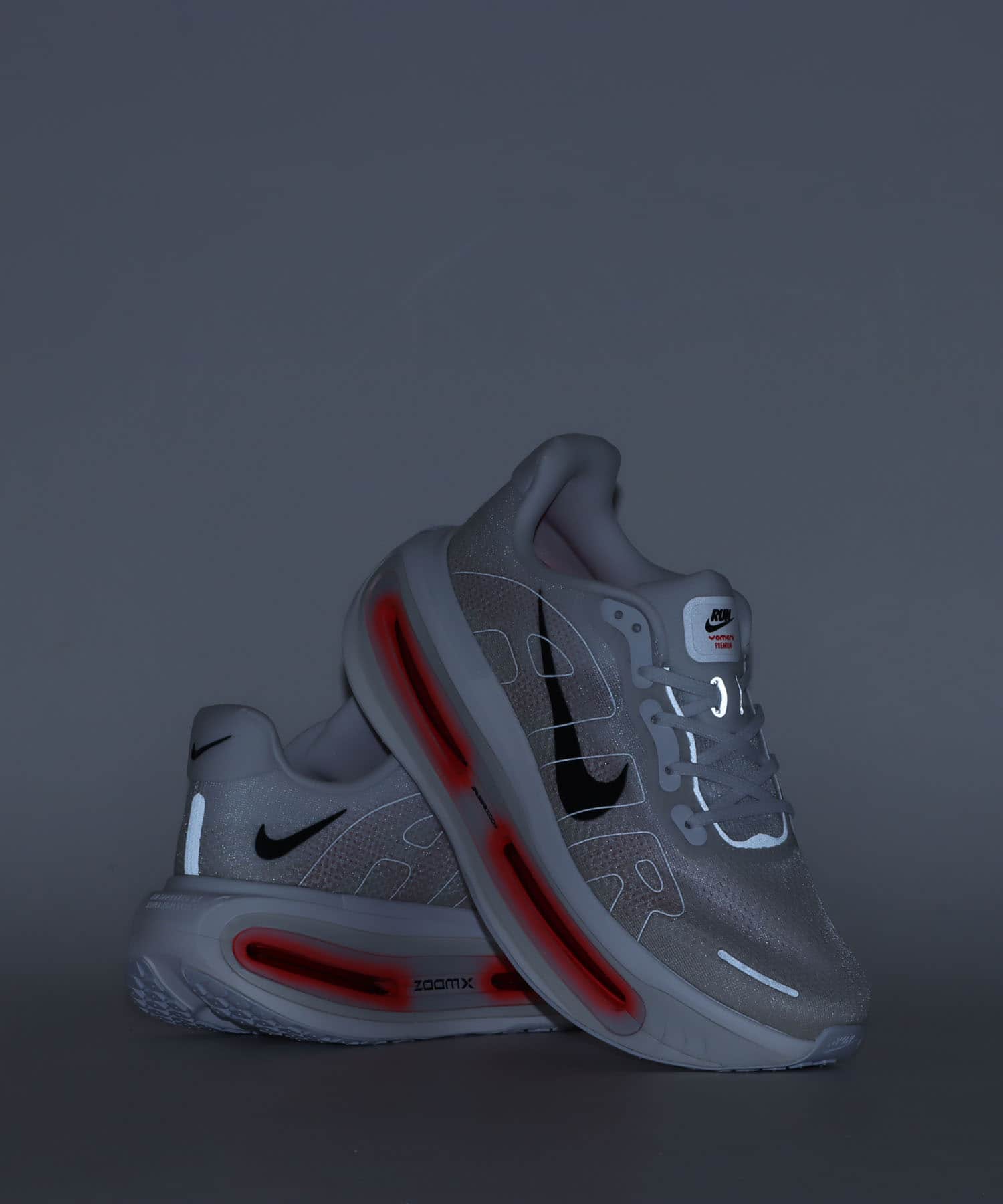 NIKE VOMERO PREMIUM WHITE/BLACK-BRIGHT CRIMSON-PHOTON DUSTの画像