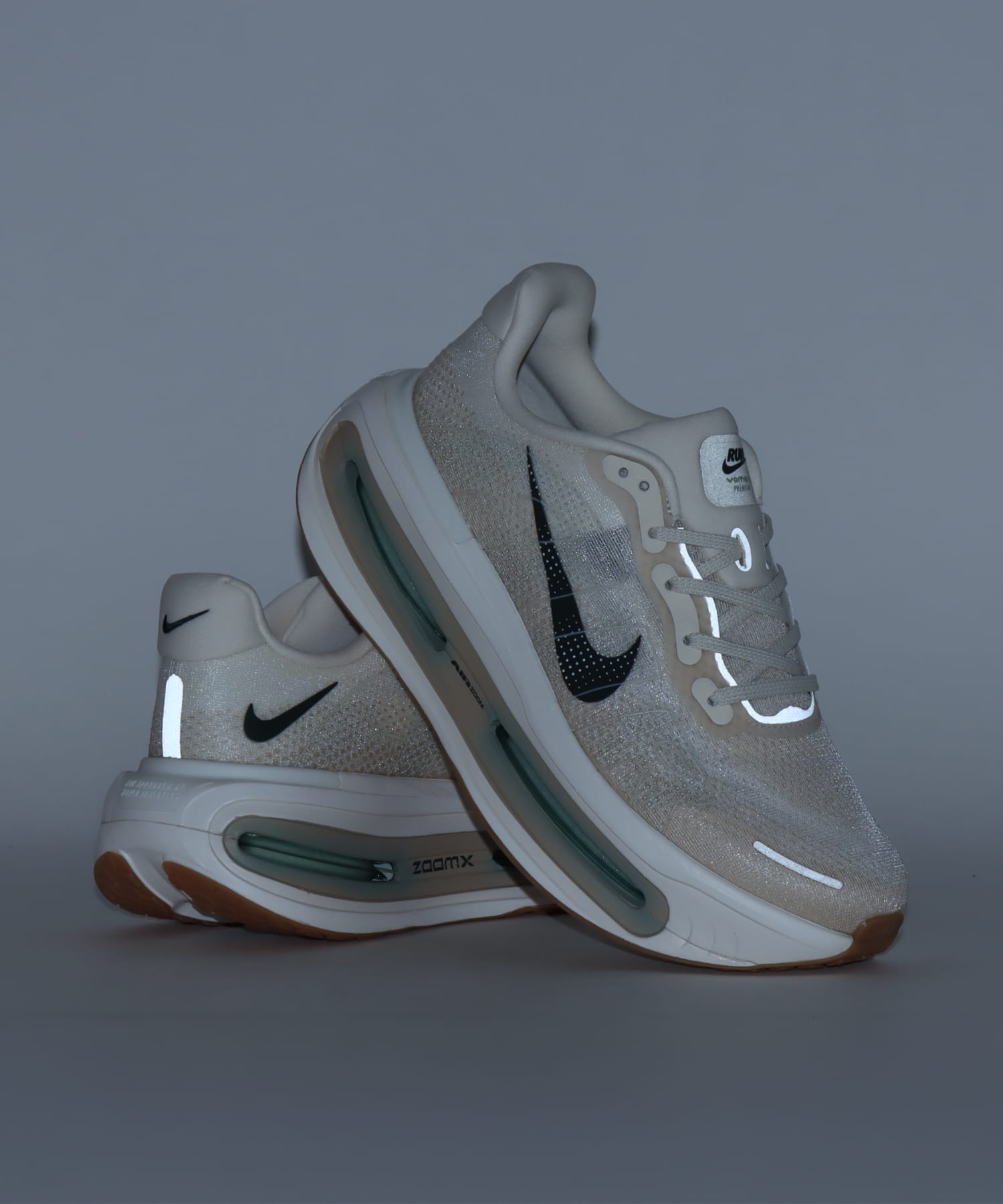 NIKE ZOOM VOMERO PREMIUM PALE IVORY/BLACK SPRUCE-SANDDRIFTの画像