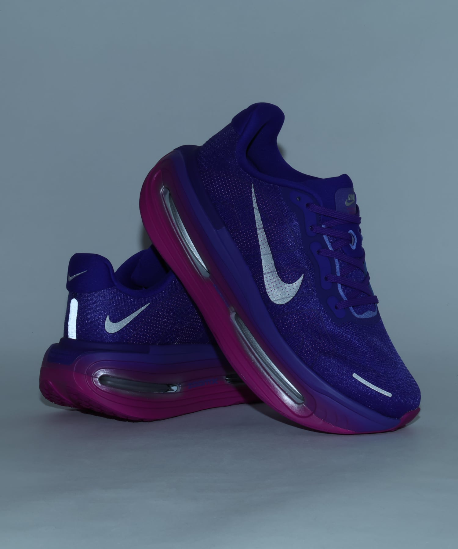 NIKE VOMERO PREMIUM DK CONCORD/MTLC SILVER-VIVID PURPLEの画像