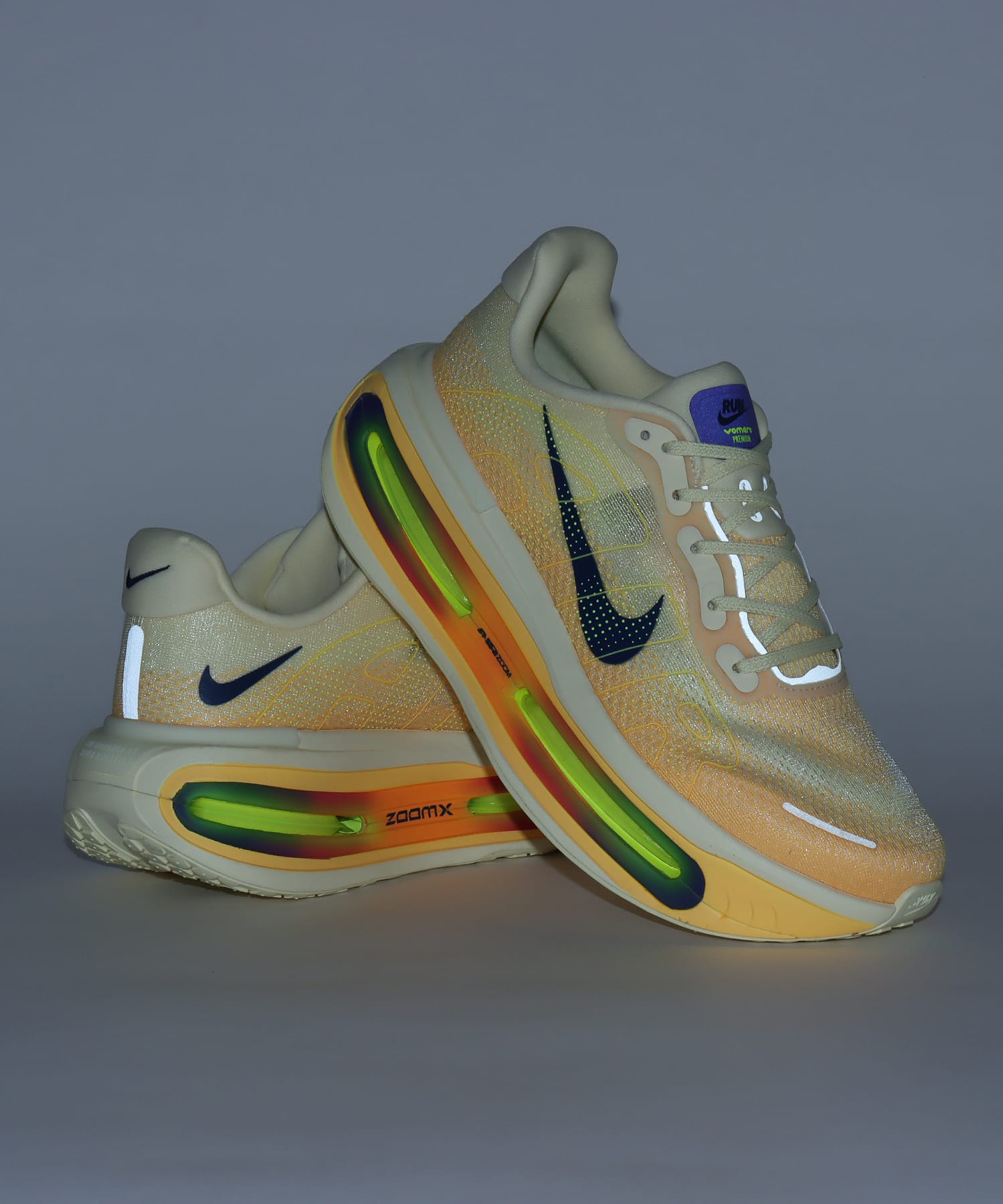 NIKE VOMERO PREMIUM ALABASTER/BLUE VOID-CITRON PULSEの画像