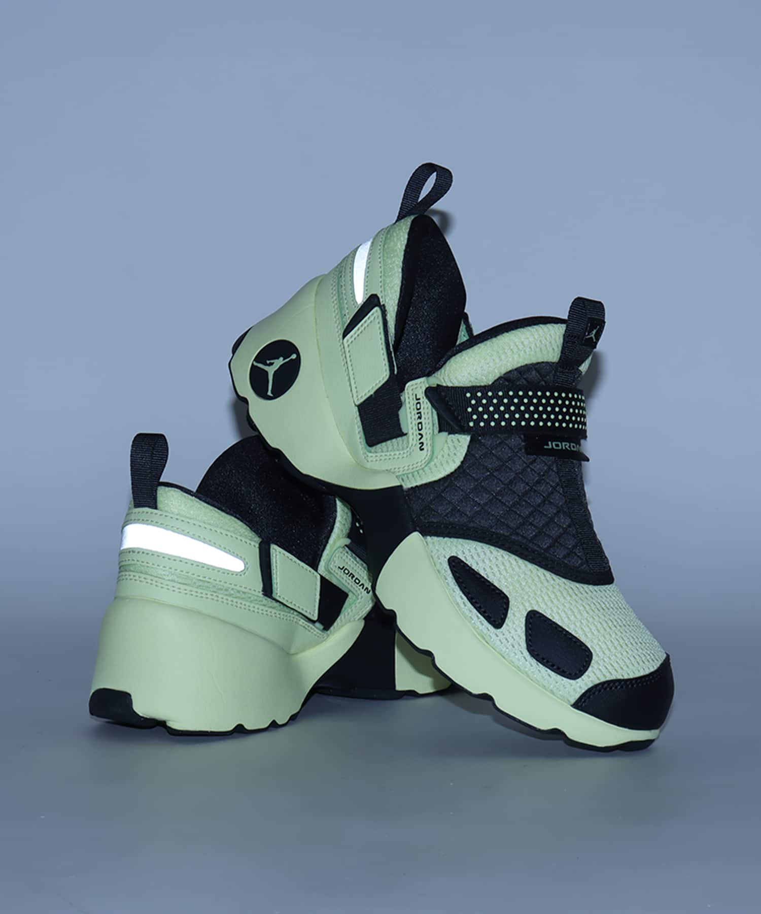 JORDAN BRAND WMNS JORDAN TRUNNER LX LUMINOUS GREEN/ANTHRACITEの画像