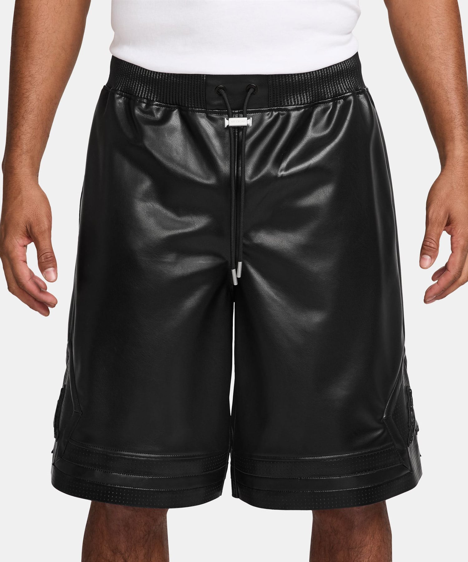 JORDAN BRAND M J AIR JDN VGN LTHR SHORT BLACKの画像