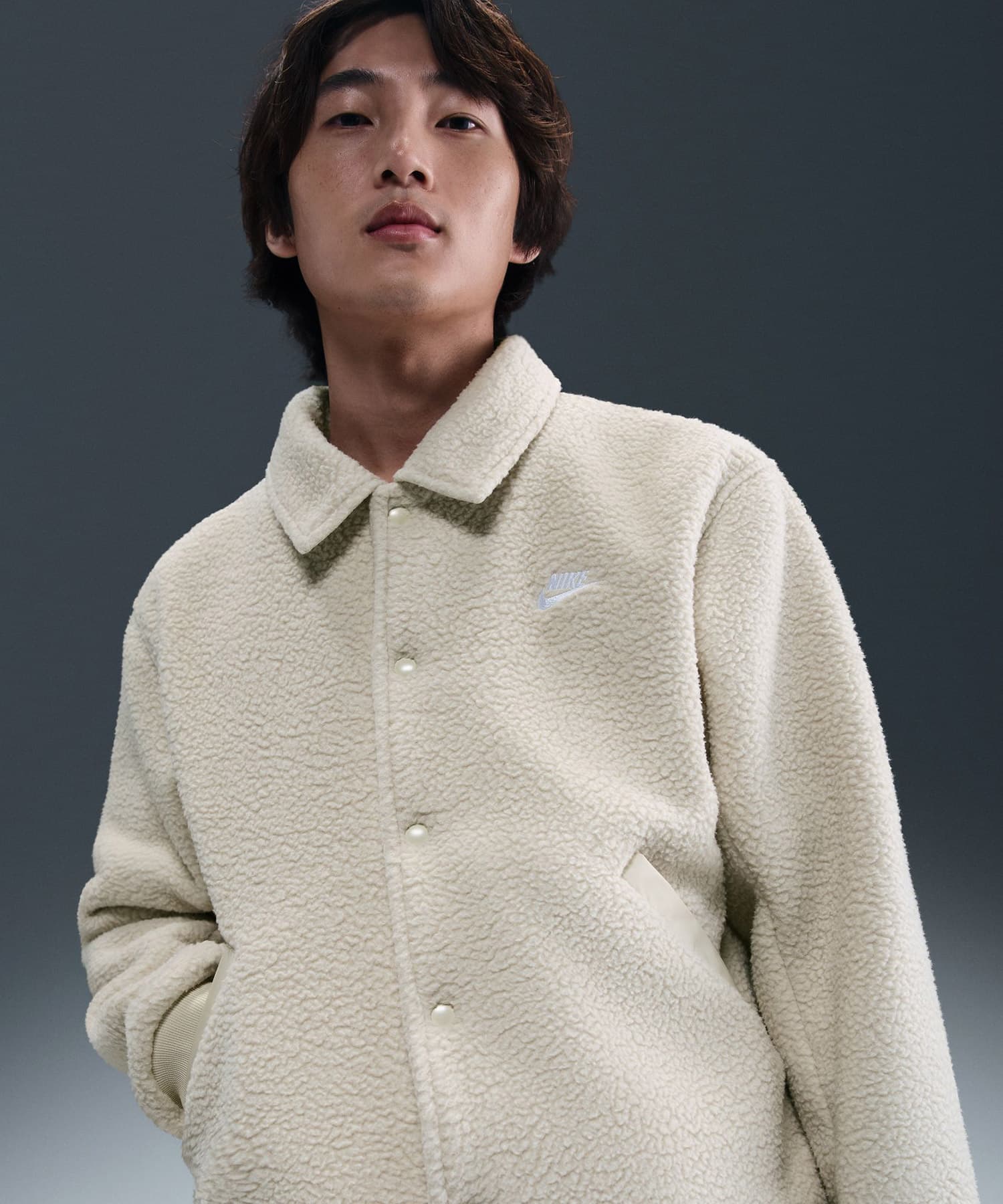 NIKE AS M NK CLUB SHERPA COACHES JK LT KHAKI/WHITEの画像