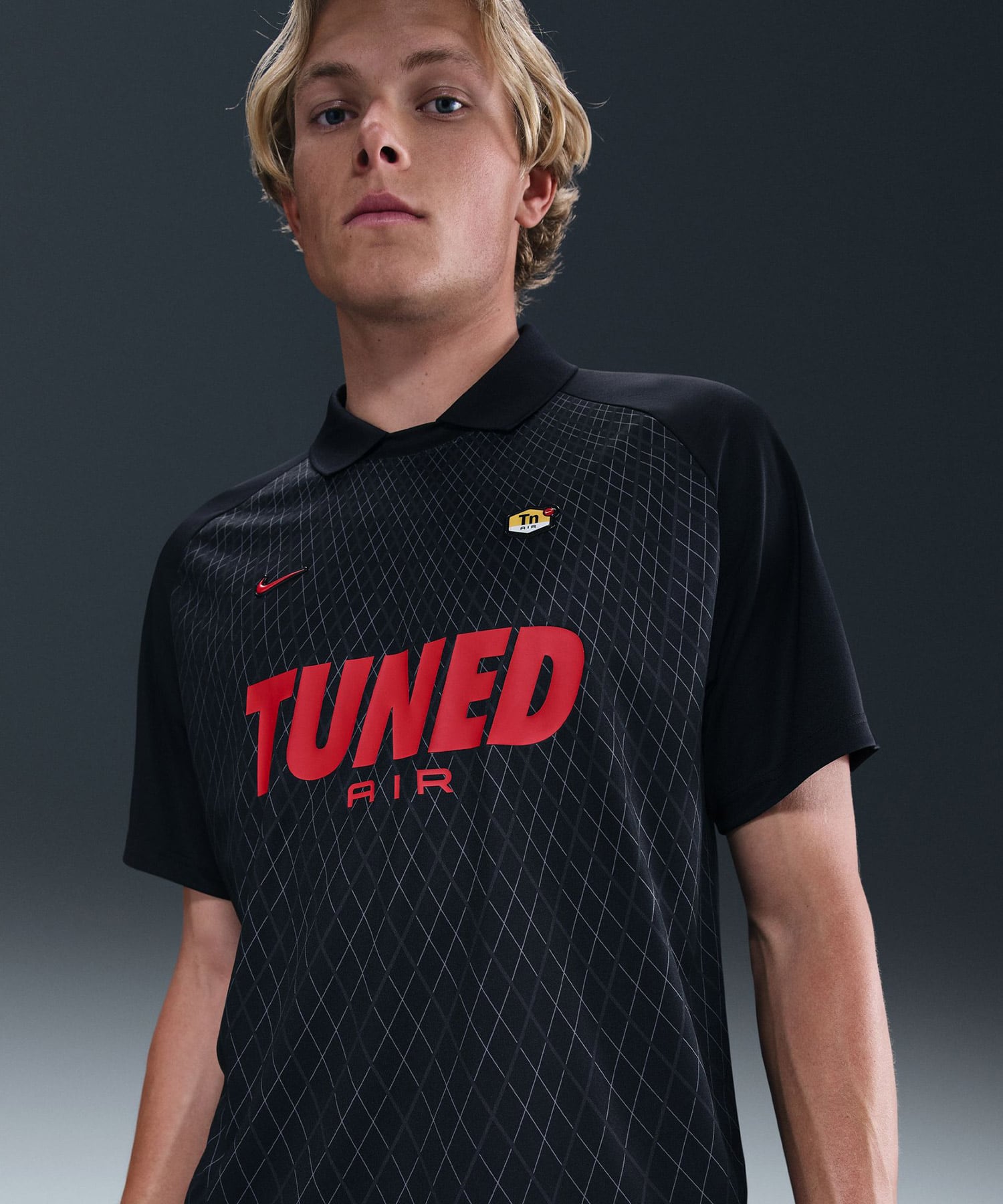 NIKE M NSW TN FB JERSEY BLACK/UNIVERSITY REDの画像