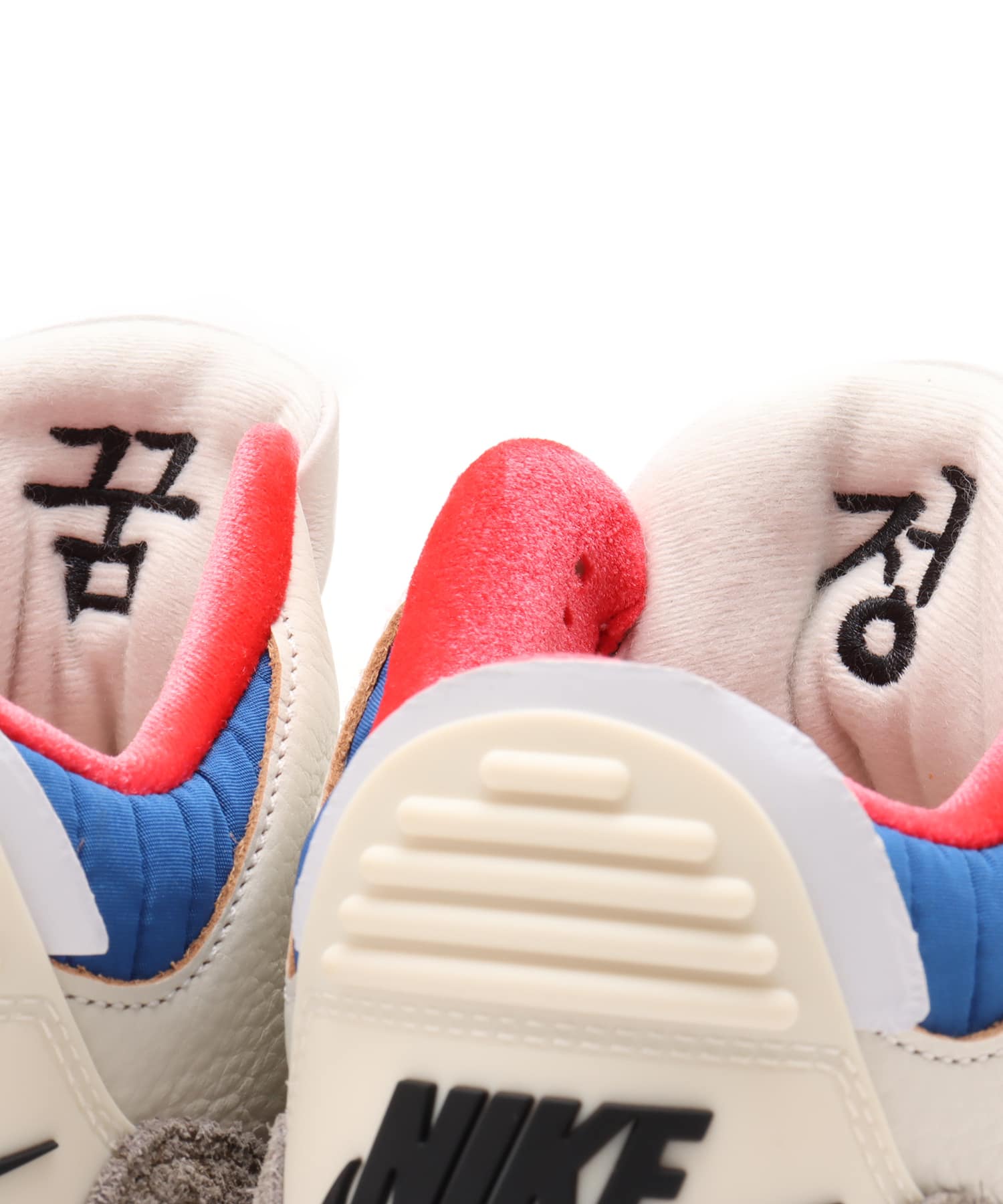 JORDAN BRAND AIR JORDAN 3 RETRO OG SP WHITE/BLACK-SPORT ROYAL-CHALLENGE REDの画像