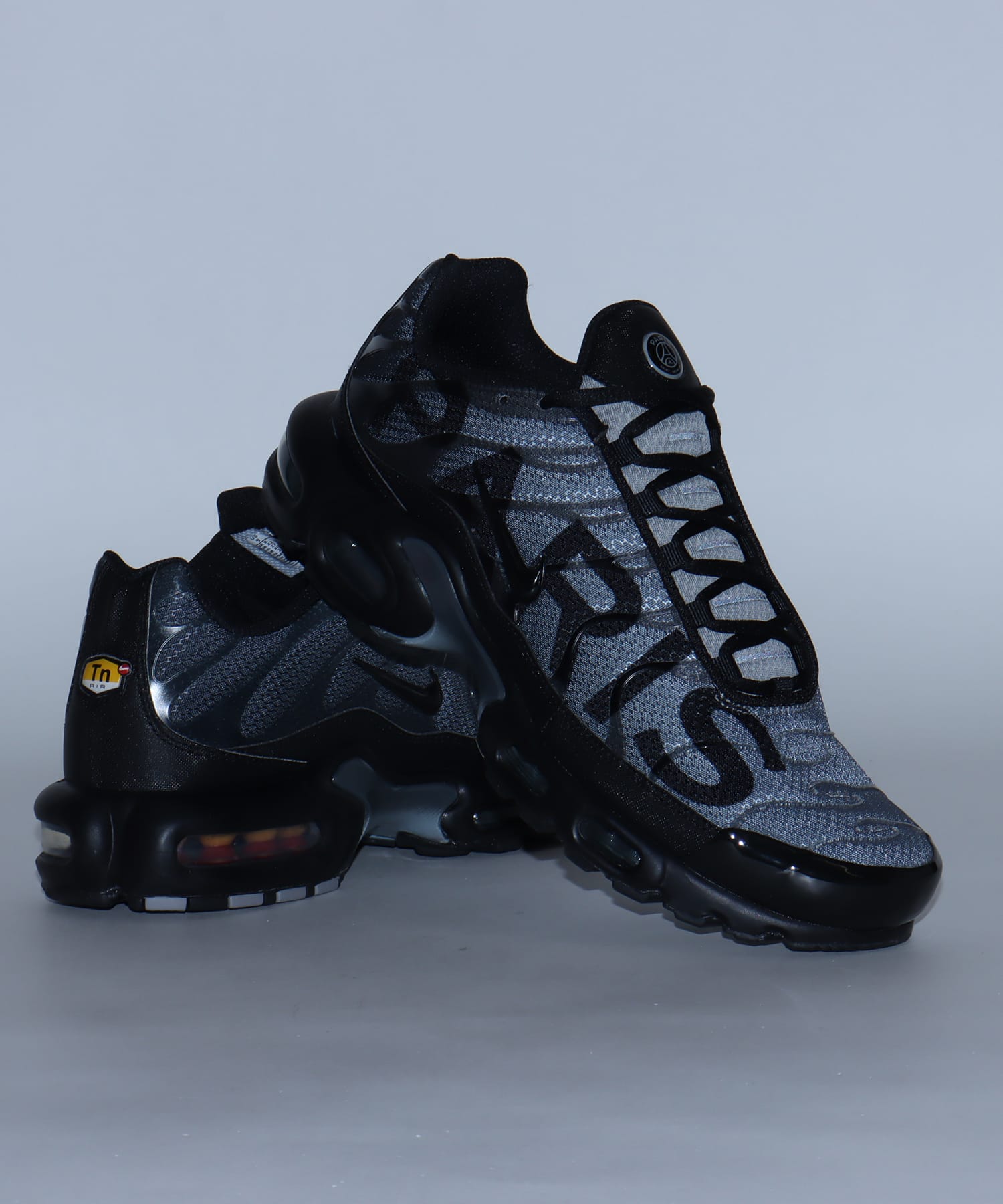 NIKE AIR MAX PLUS PRM BLACK/BLACK-PARTICLE GREY-ANTHRACITEの画像