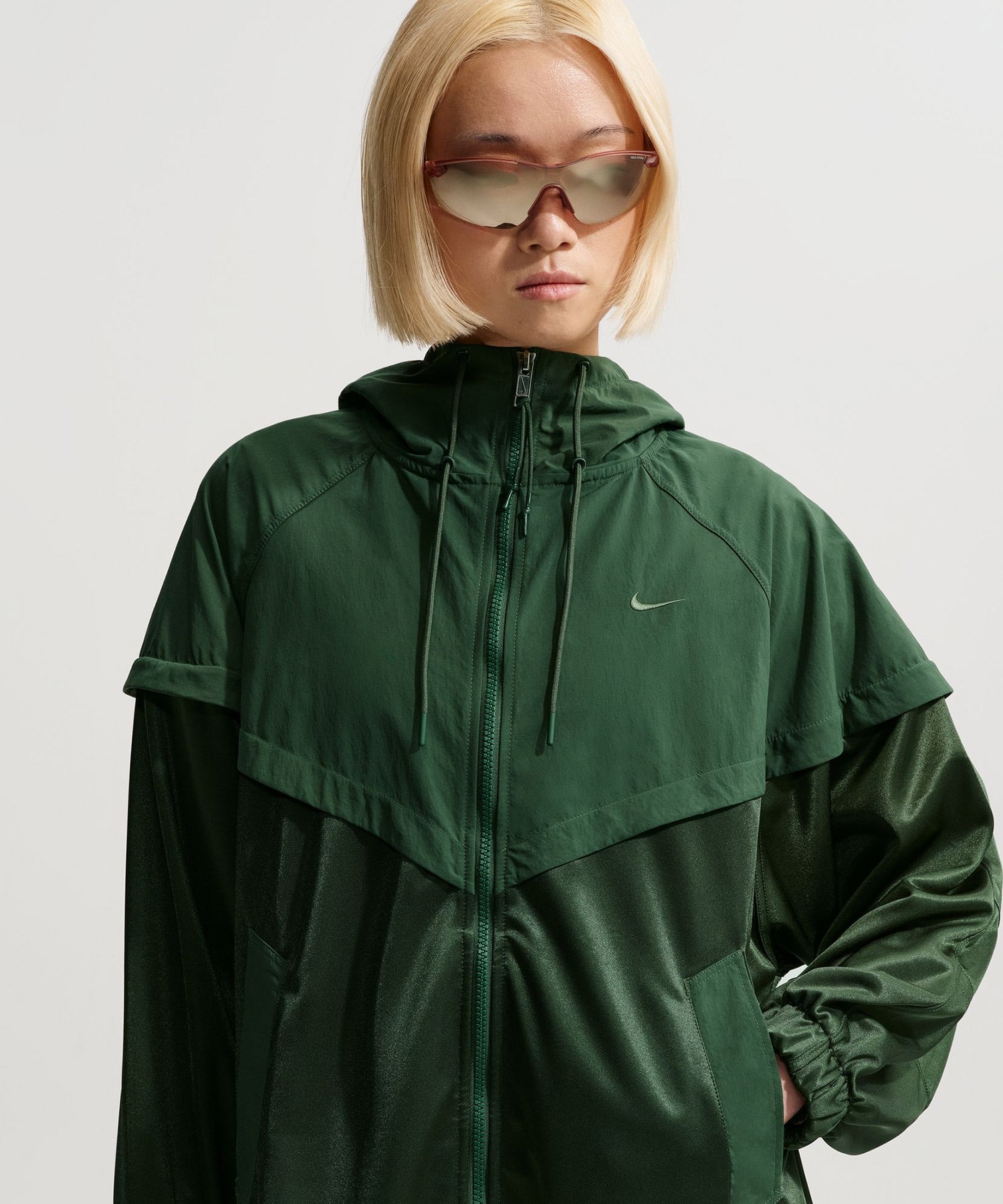 NIKE AS W NSW OS HOODED WR JKT MOD GREENの画像