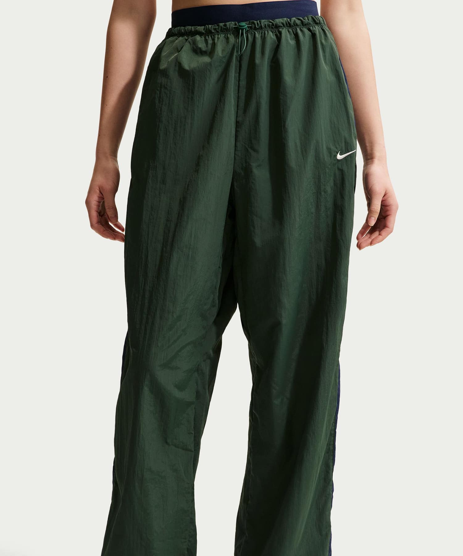 NIKE AS W NSW PARACHUTE HR PANT GREENの画像