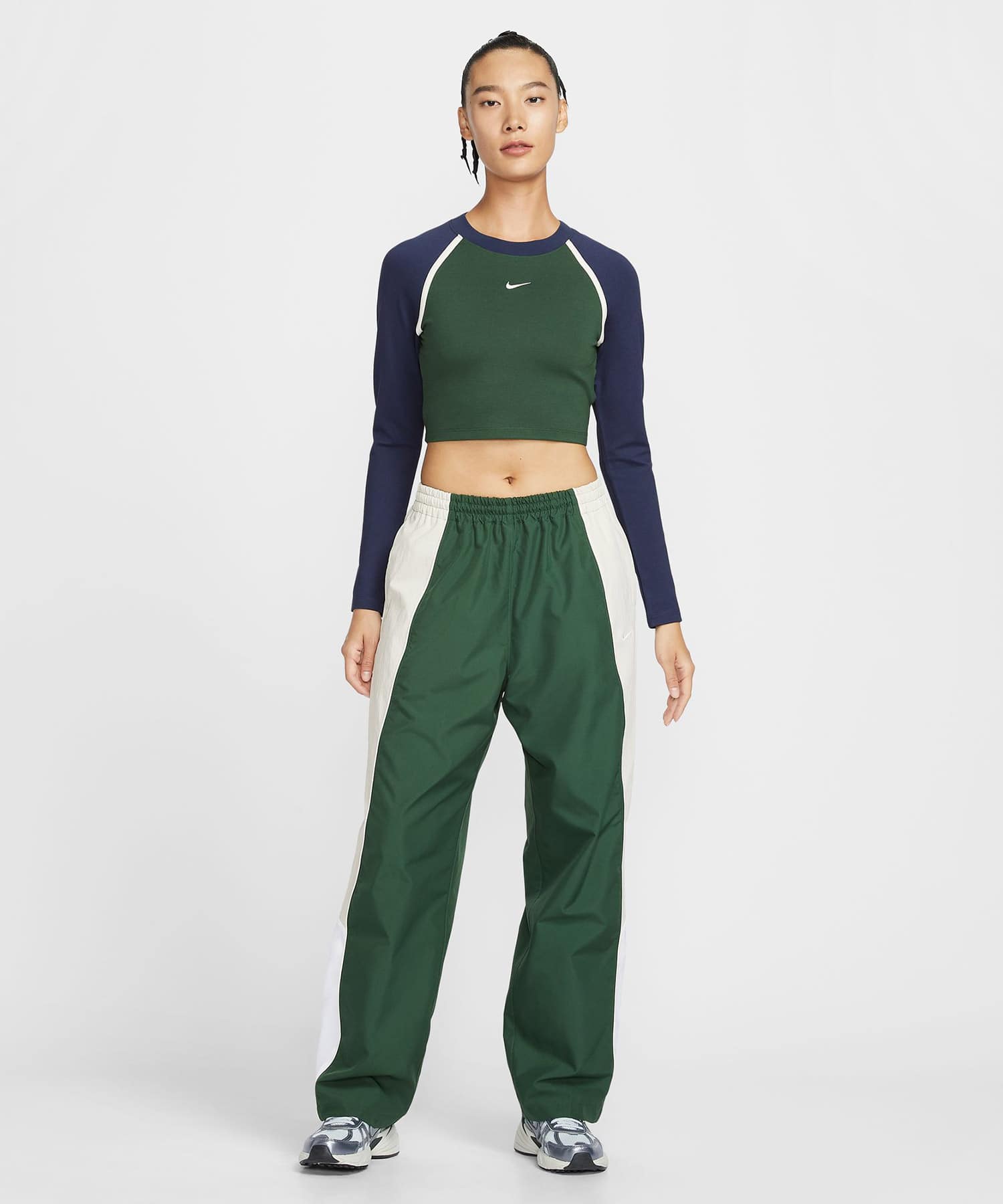 NIKE AS W NSW STREET LS BODY BOLD C GREENの画像