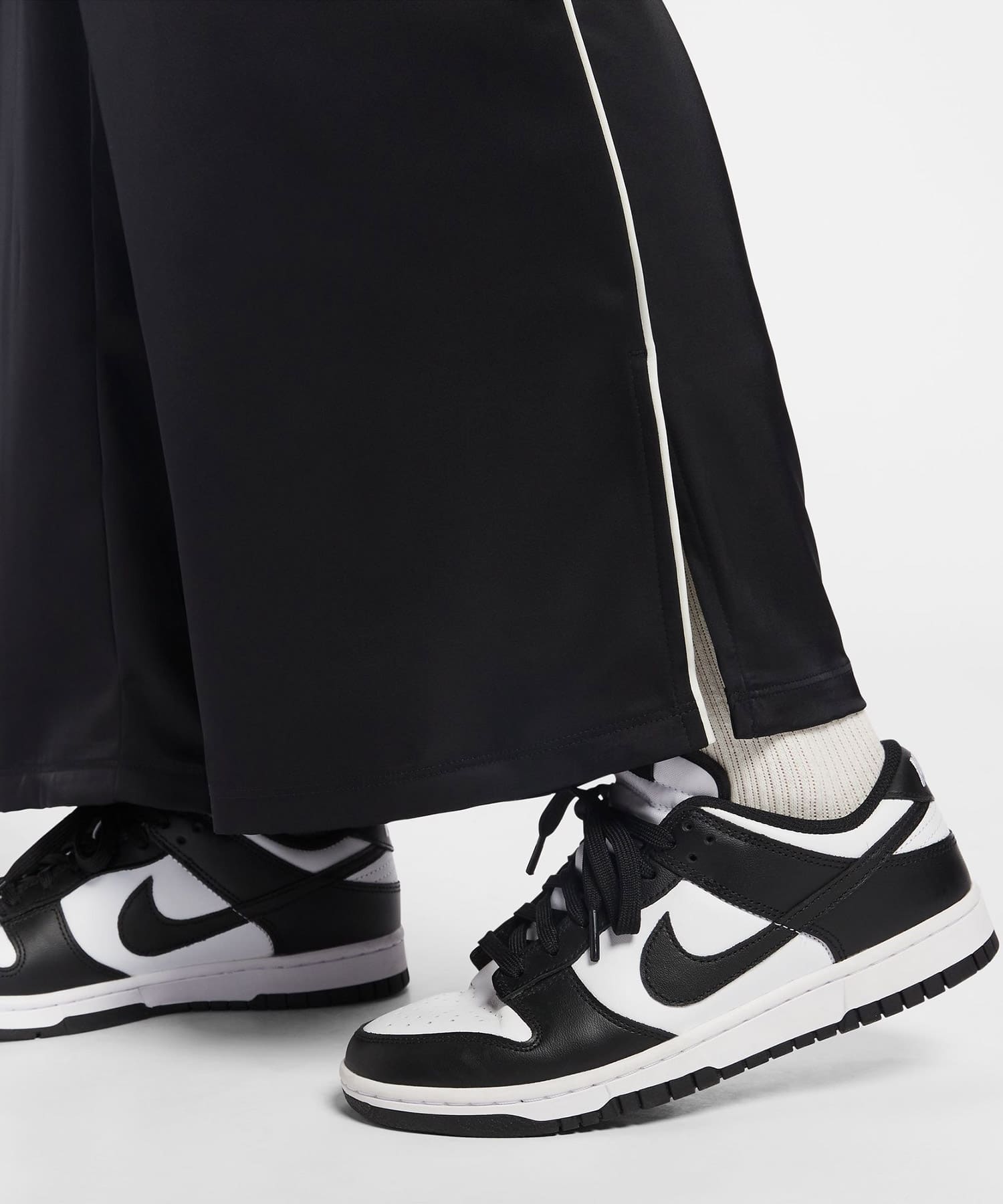 NIKE AS W NSW OFFLN WVN STN PANT BLACKの画像