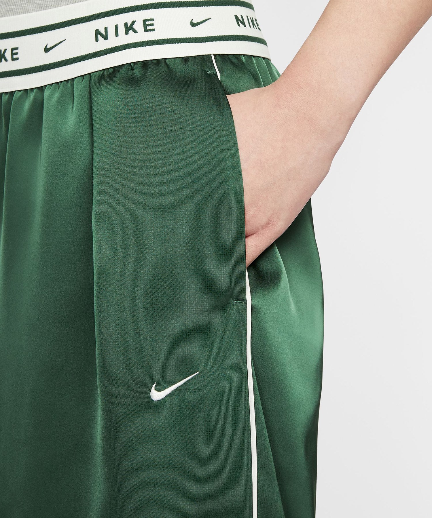 NIKE AS W NSW OFFLN WVN STN PANT GREENの画像