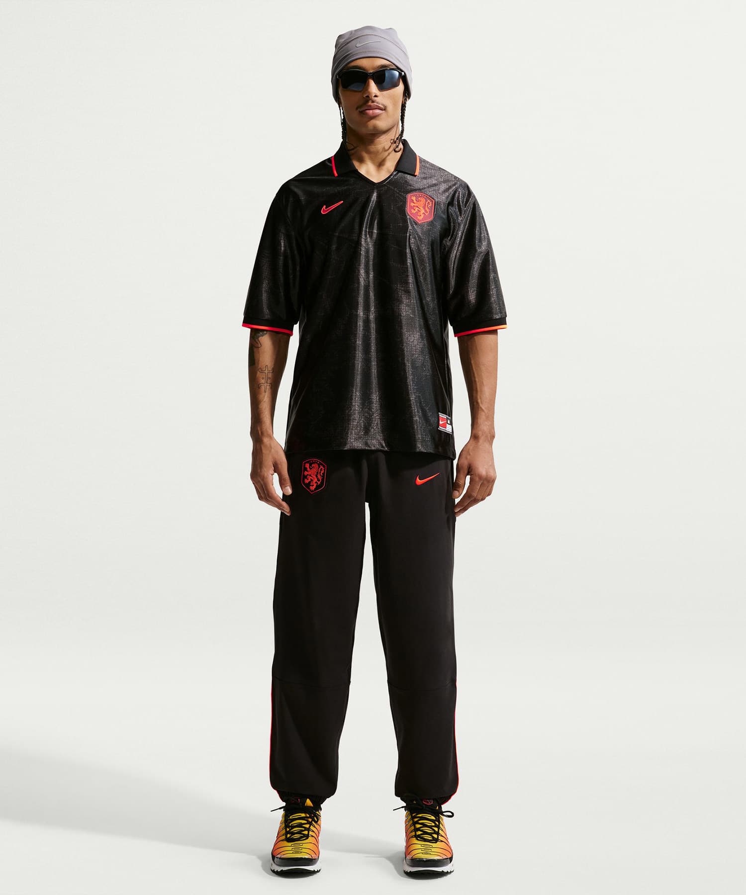 NIKE KNVB M NK DF ENERGY TOP SS BLACK/HYPER CRIMSON/(HYPER CRIMSON) (NO SPONSOR-PLYR)の画像