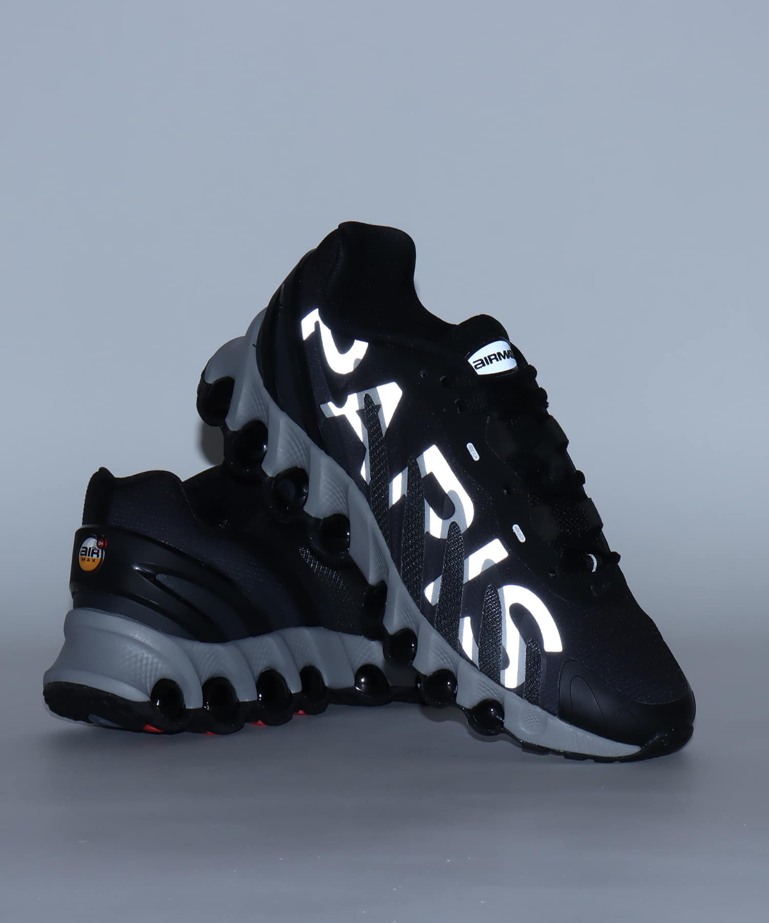 NIKE AIR MAX DN8 PRM BLACK/BLACK-ANTHRACITE-PARTICLE GREYの画像