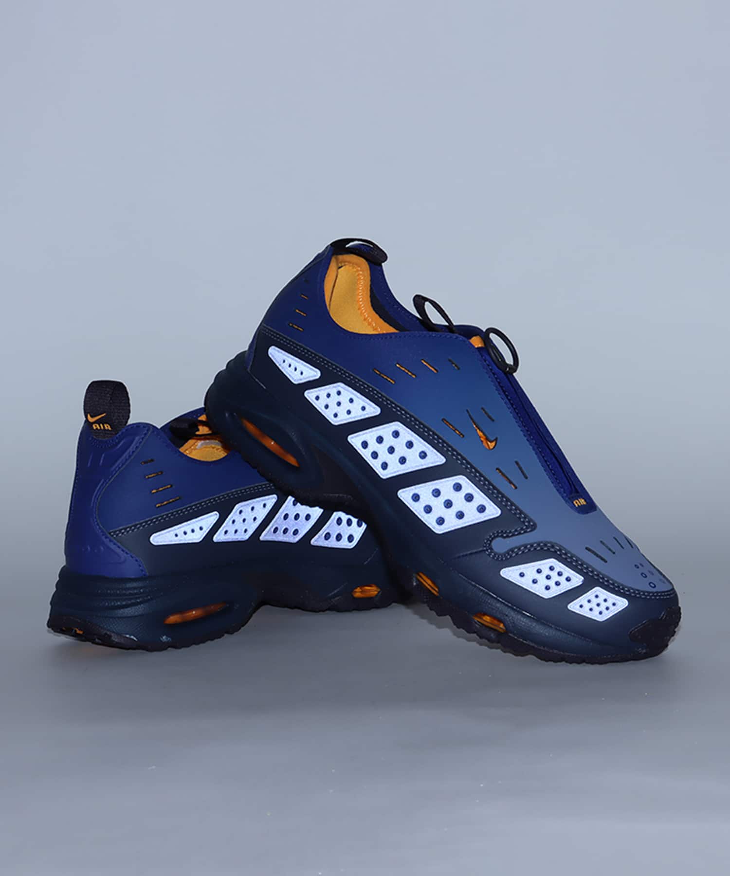NIKE AIR MAX SNDR SE OBSIDIAN/SUNDIAL-DEEP ROYAL BLUEの画像