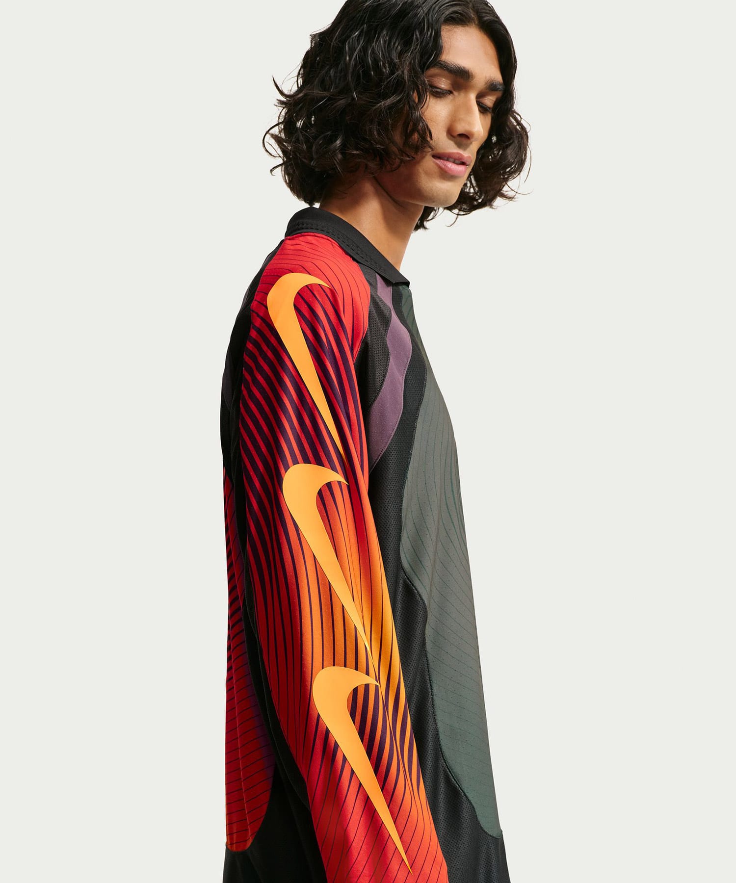 NIKE M NRG KOI JERSEY 2 BAROQUE BROWN/OFF NOIR/LASER CRIMSON/TAXIの画像