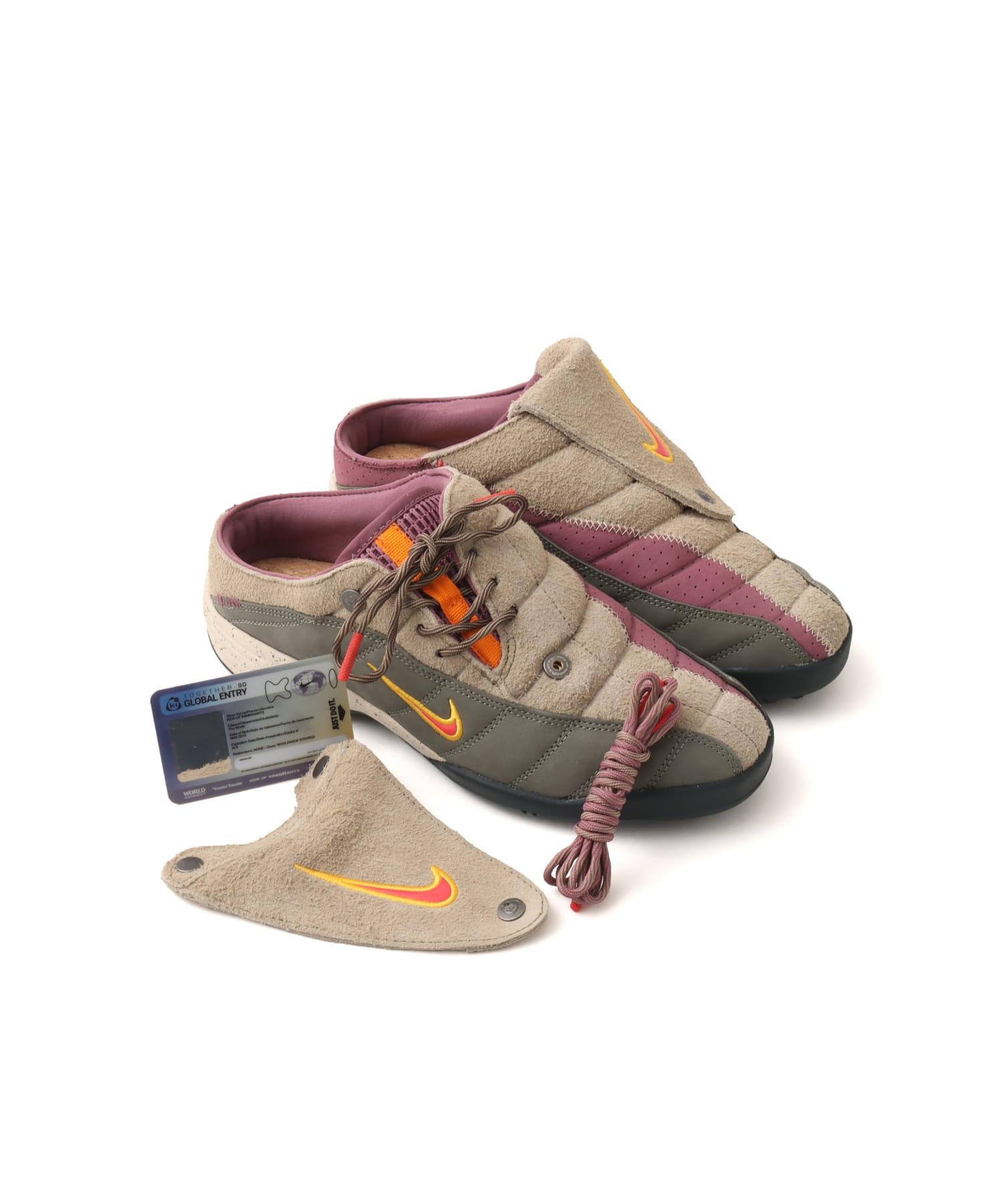 NIKE T90 MULE SP KHAKI/UNIVERSITY GOLD-FUSION REDの画像