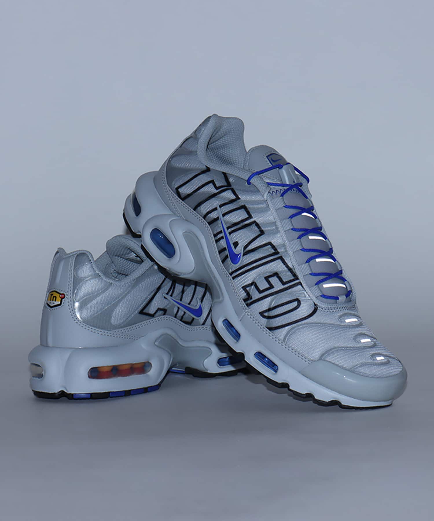 NIKE AIR MAX PLUS WOLF GREY/RACER BLUE-ANTHRACITE-BLACKの画像