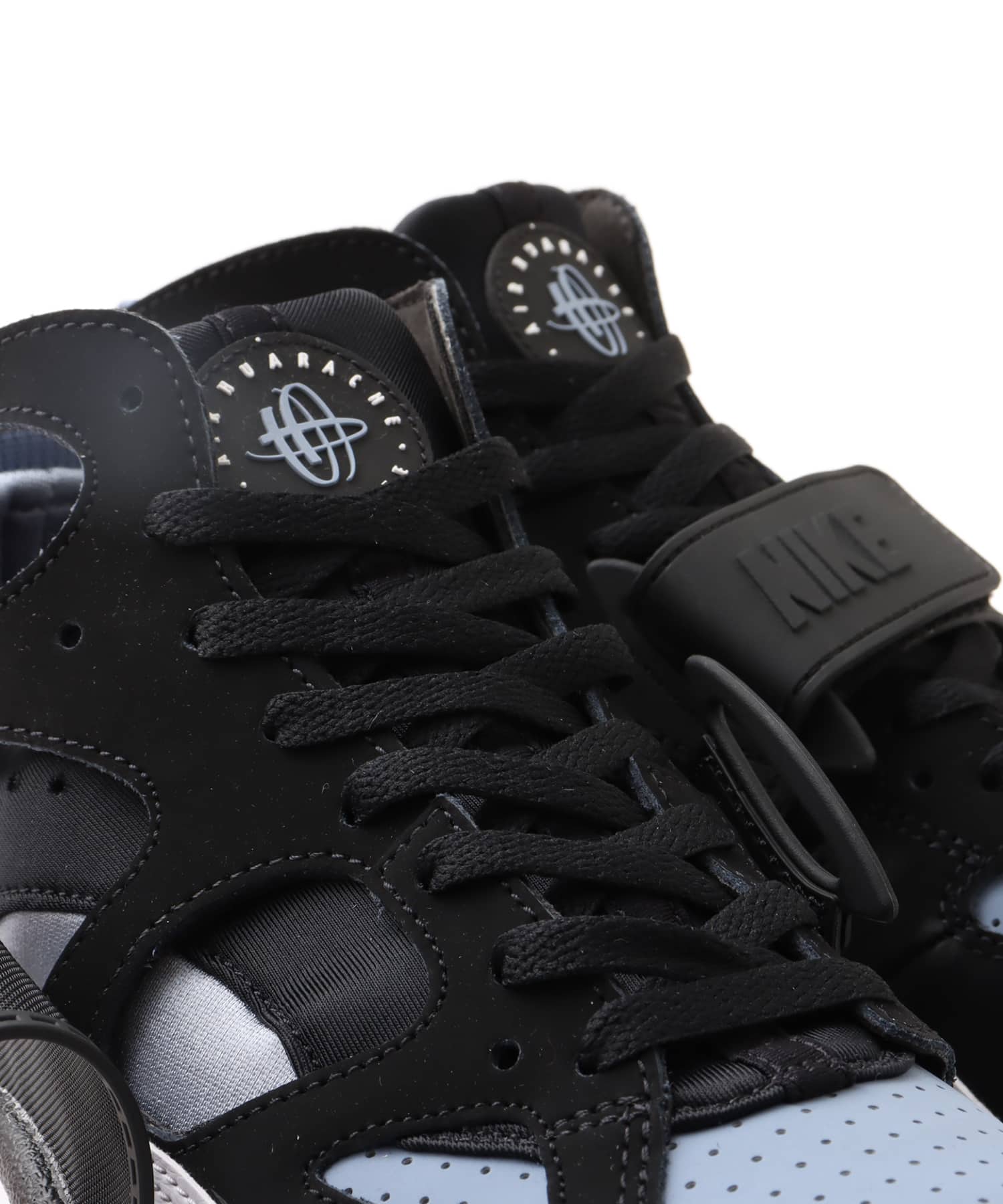 NIKE AIR TRAINER HUARACHE BLACK/COOL BLUE-WHITEの画像