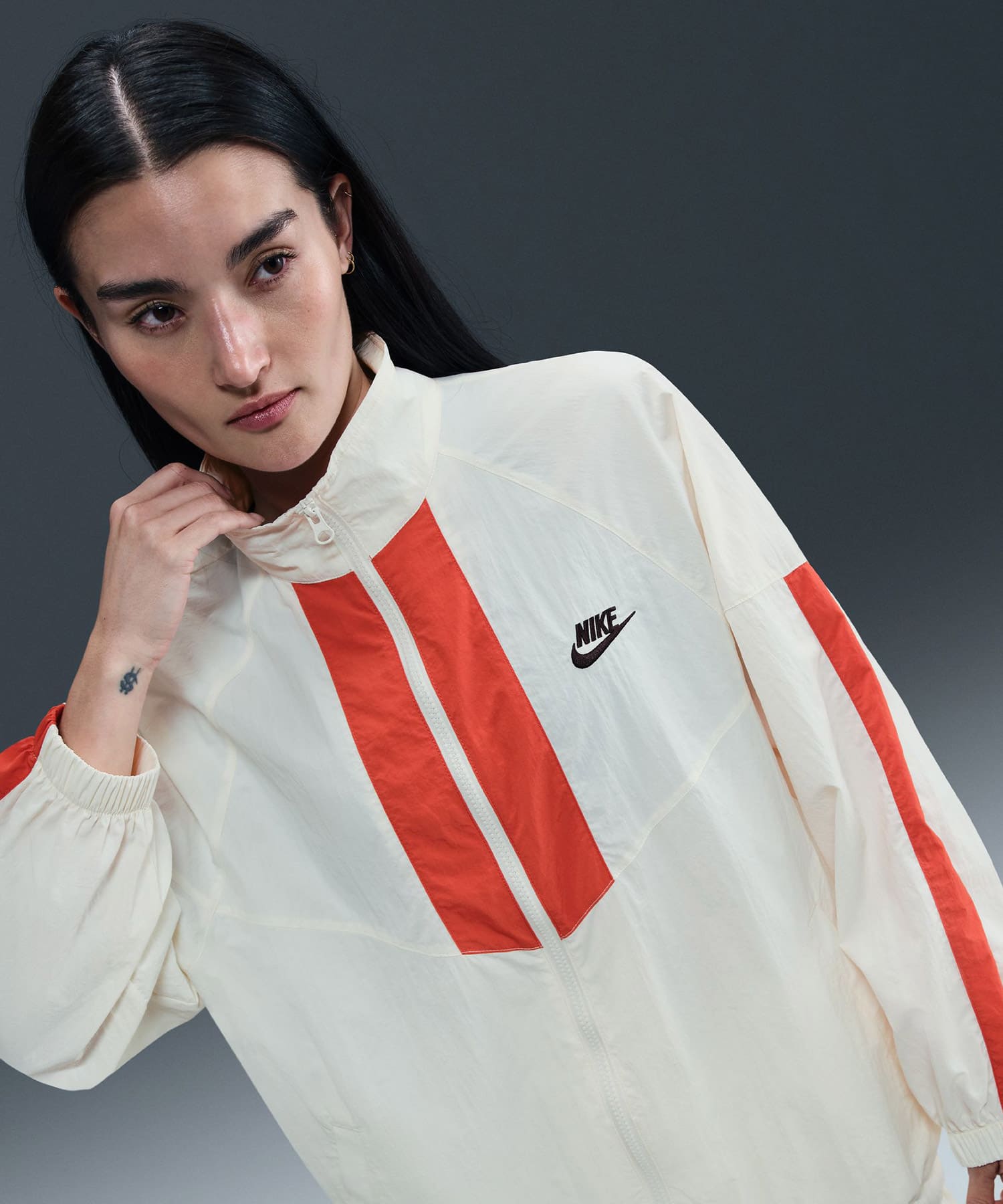 NIKE AS W NSW OS WR JKT SAIL/PICANTE RED/BLACKの画像