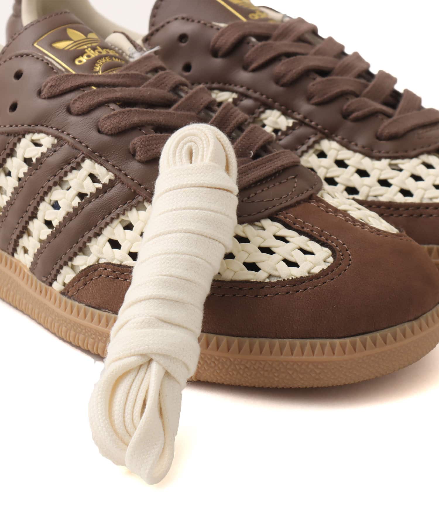 adidas SAMBA OG W CREWHT/EARSTR/GOLDMTの画像