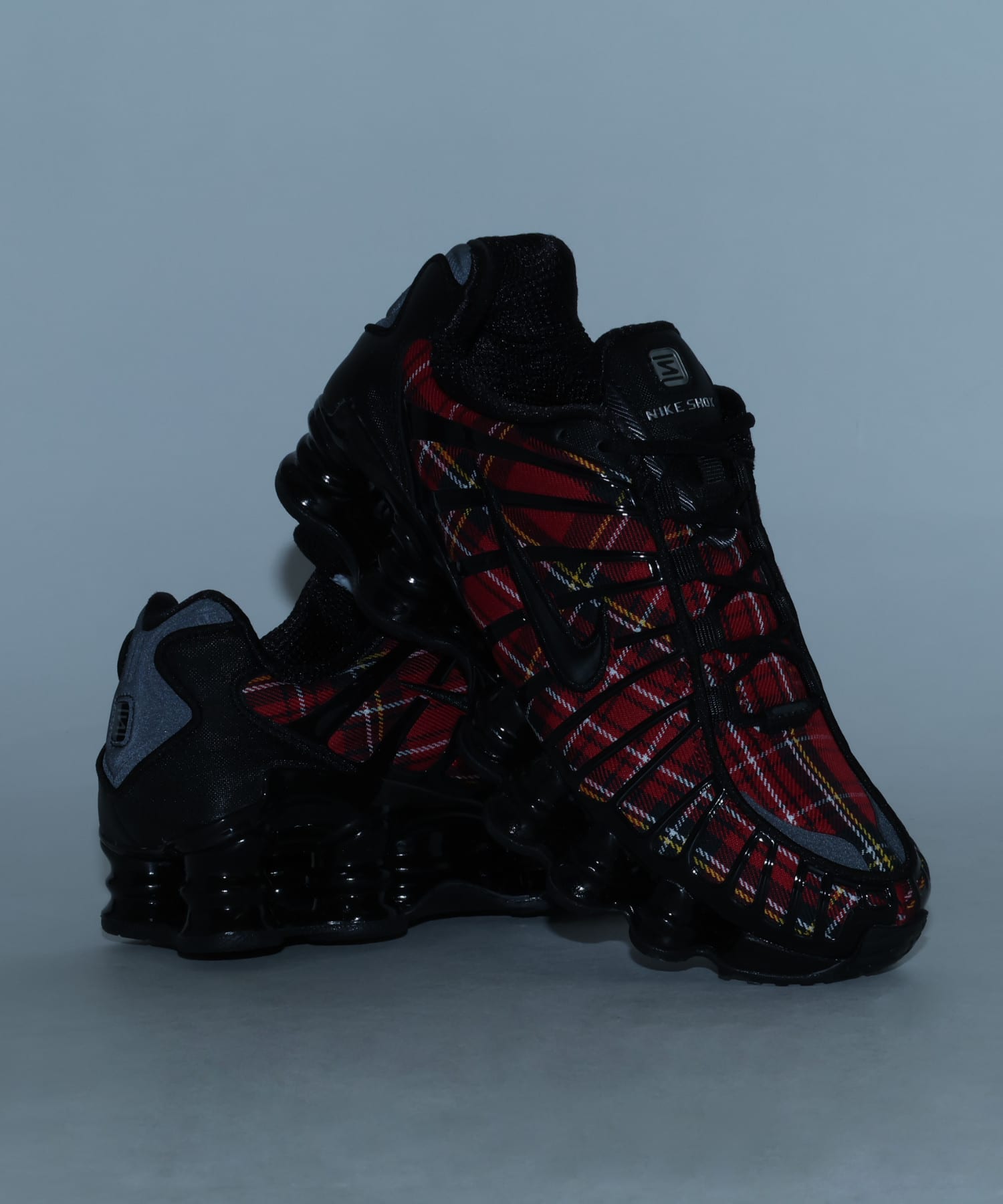 NIKE W SHOX TL BLACK/BLACK-TOUGH RED-YELLOW OCHRE-MTLC SILVER-WHITEの画像